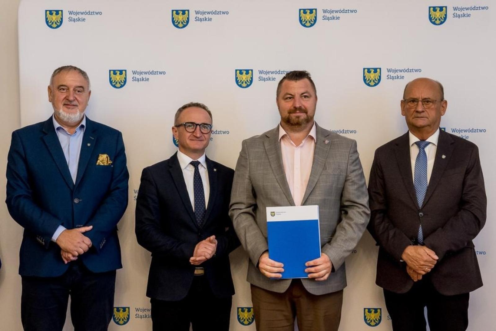 Zdjęcie w galerii na portalu naszraciborz.pl: Ponad 3 mln zł na drogi dojazdowe na terenach wiejskich w powiecie raciborskim wiadomości z regionu