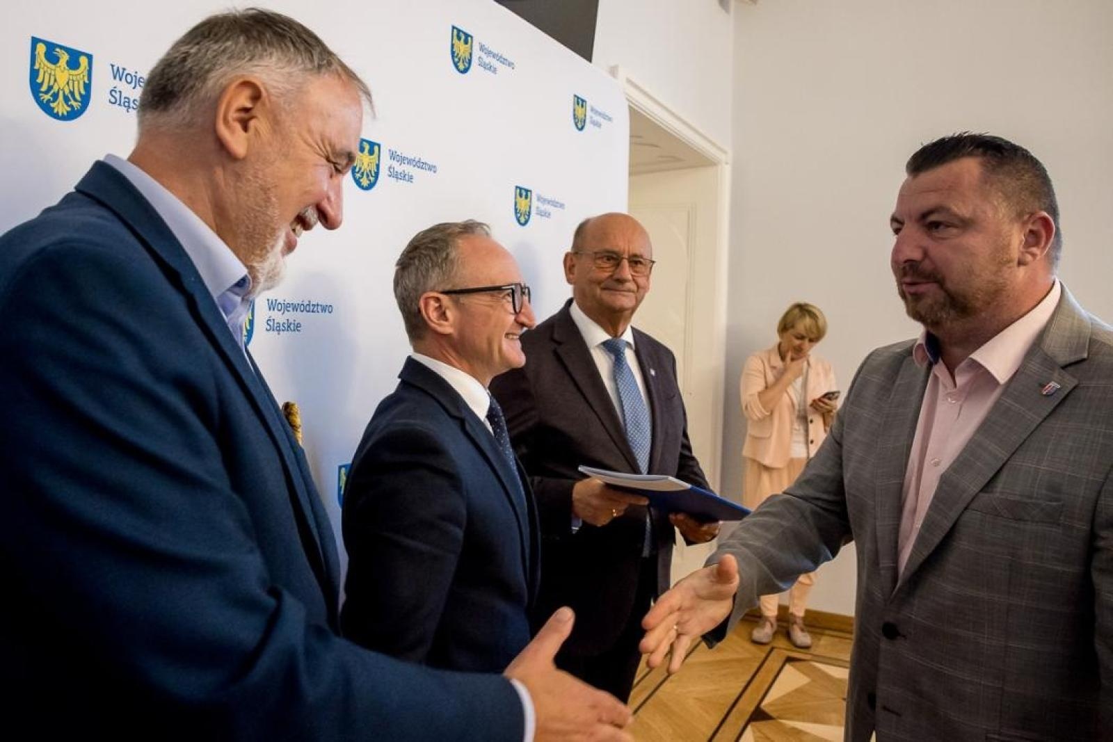 Zdjęcie w galerii na portalu naszraciborz.pl: Ponad 3 mln zł na drogi dojazdowe na terenach wiejskich w powiecie raciborskim wiadomości z regionu