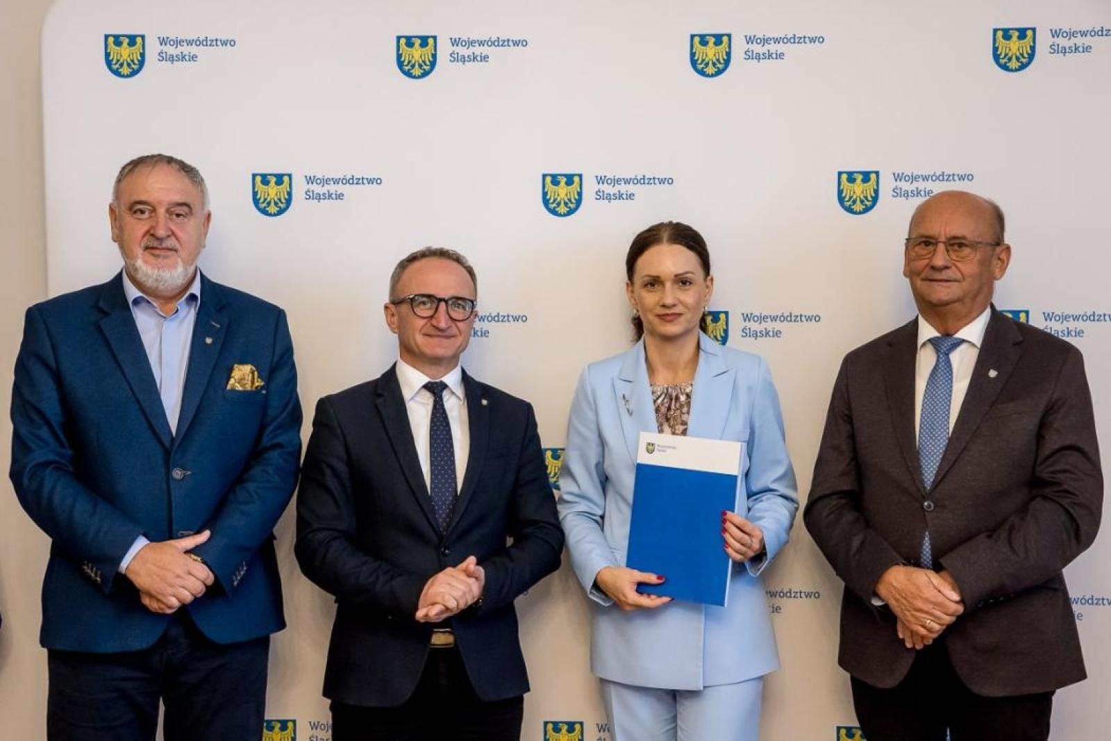 Zdjęcie w galerii na portalu naszraciborz.pl: Ponad 3 mln zł na drogi dojazdowe na terenach wiejskich w powiecie raciborskim wiadomości z regionu