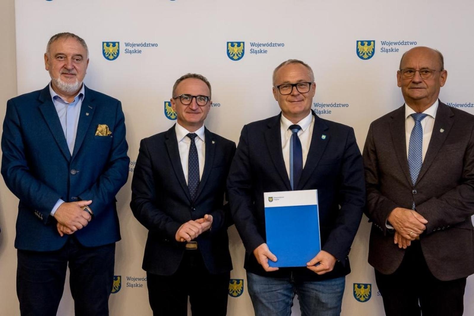 Zdjęcie w galerii na portalu naszraciborz.pl: Ponad 3 mln zł na drogi dojazdowe na terenach wiejskich w powiecie raciborskim wiadomości z regionu