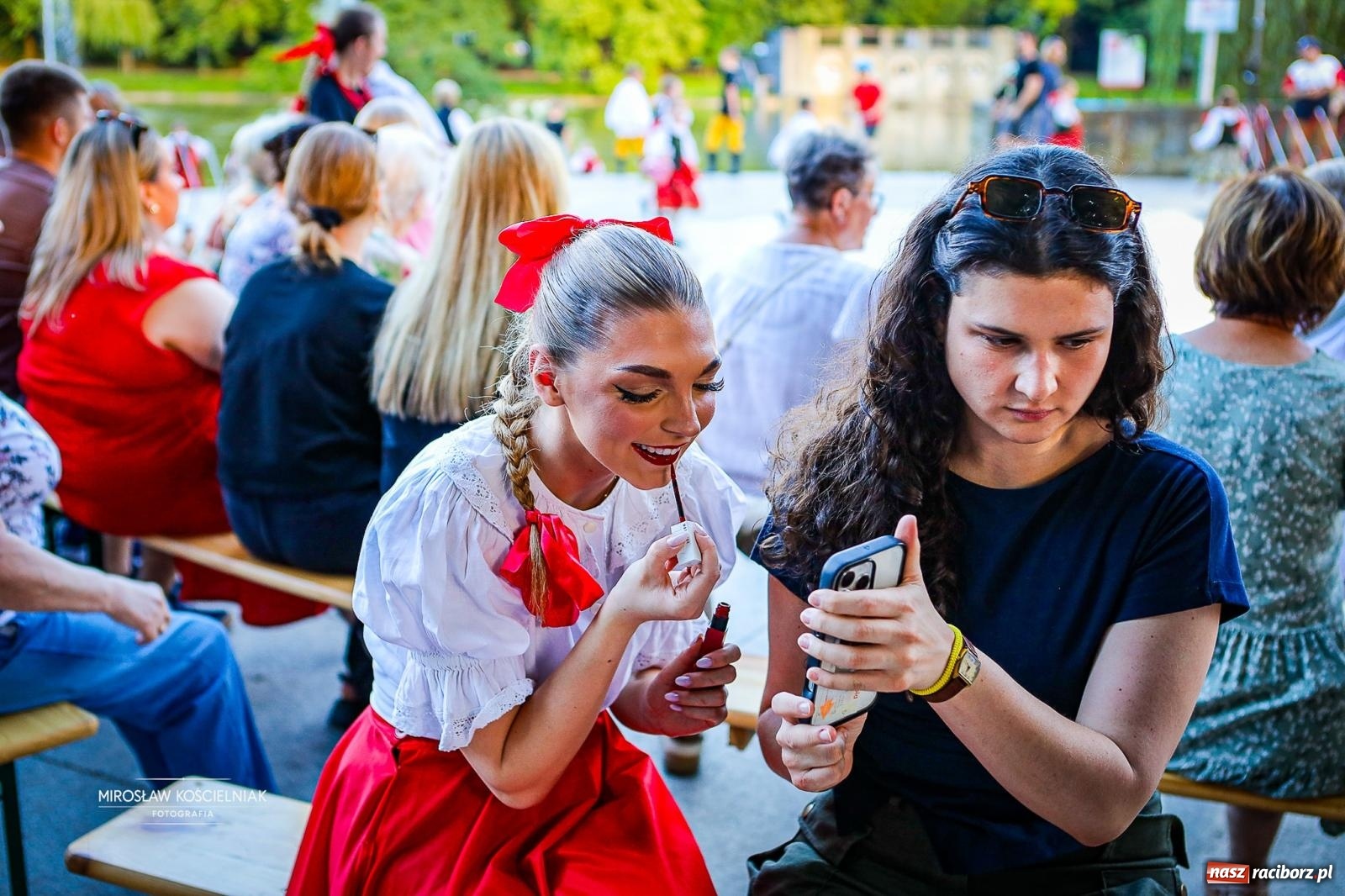 Zdjęcie w galerii na portalu naszraciborz.pl: Raciborska Noc Świętojańska ponownie przyciągnęła mieszkańców do Parku Roth wiadomości z regionu
