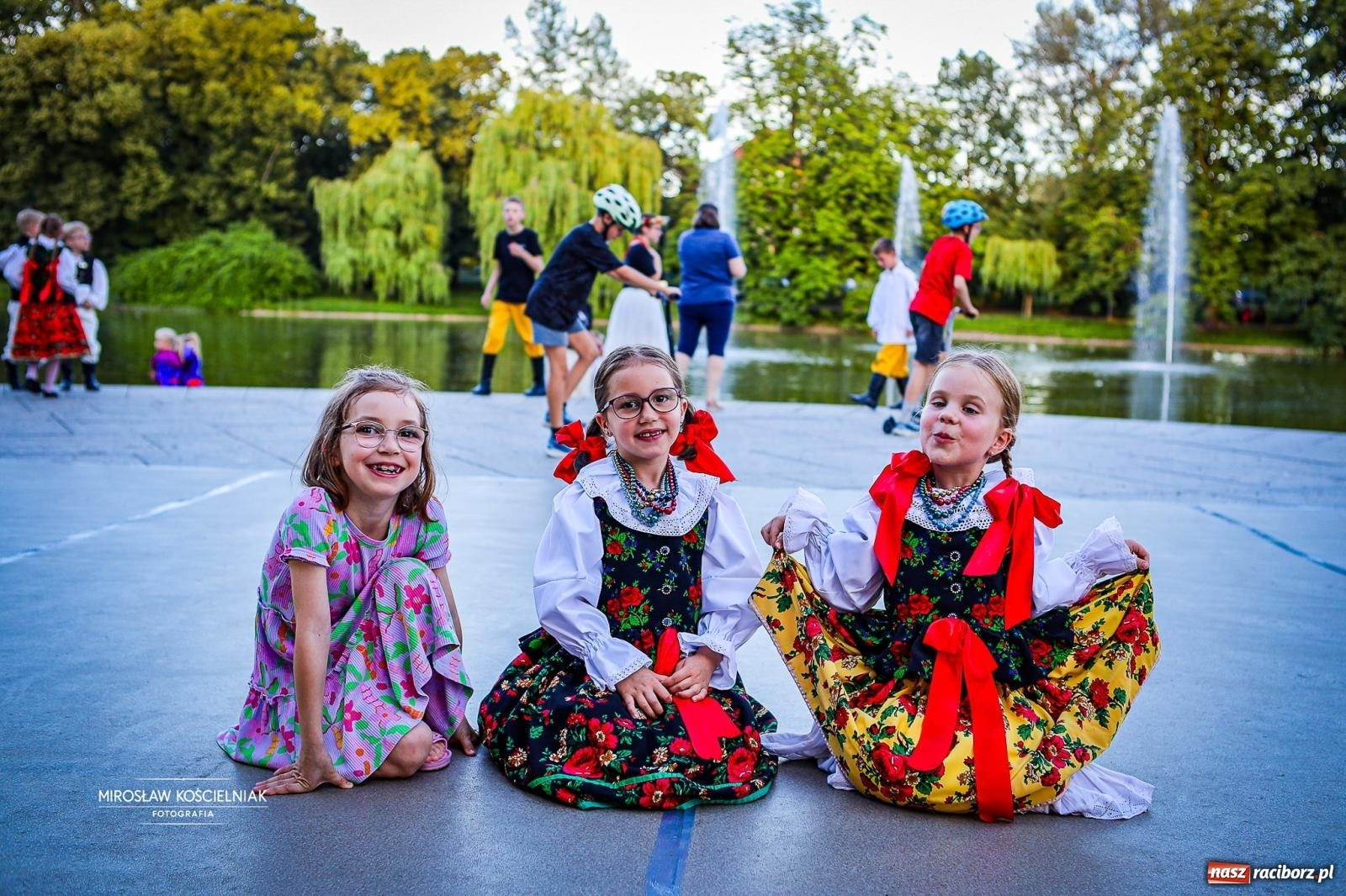 Zdjęcie w galerii na portalu naszraciborz.pl: Raciborska Noc Świętojańska ponownie przyciągnęła mieszkańców do Parku Roth wiadomości z regionu