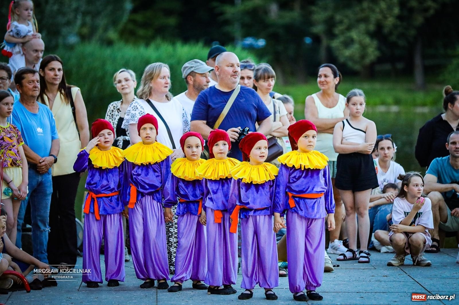 Zdjęcie w galerii na portalu naszraciborz.pl: Raciborska Noc Świętojańska ponownie przyciągnęła mieszkańców do Parku Roth wiadomości z regionu