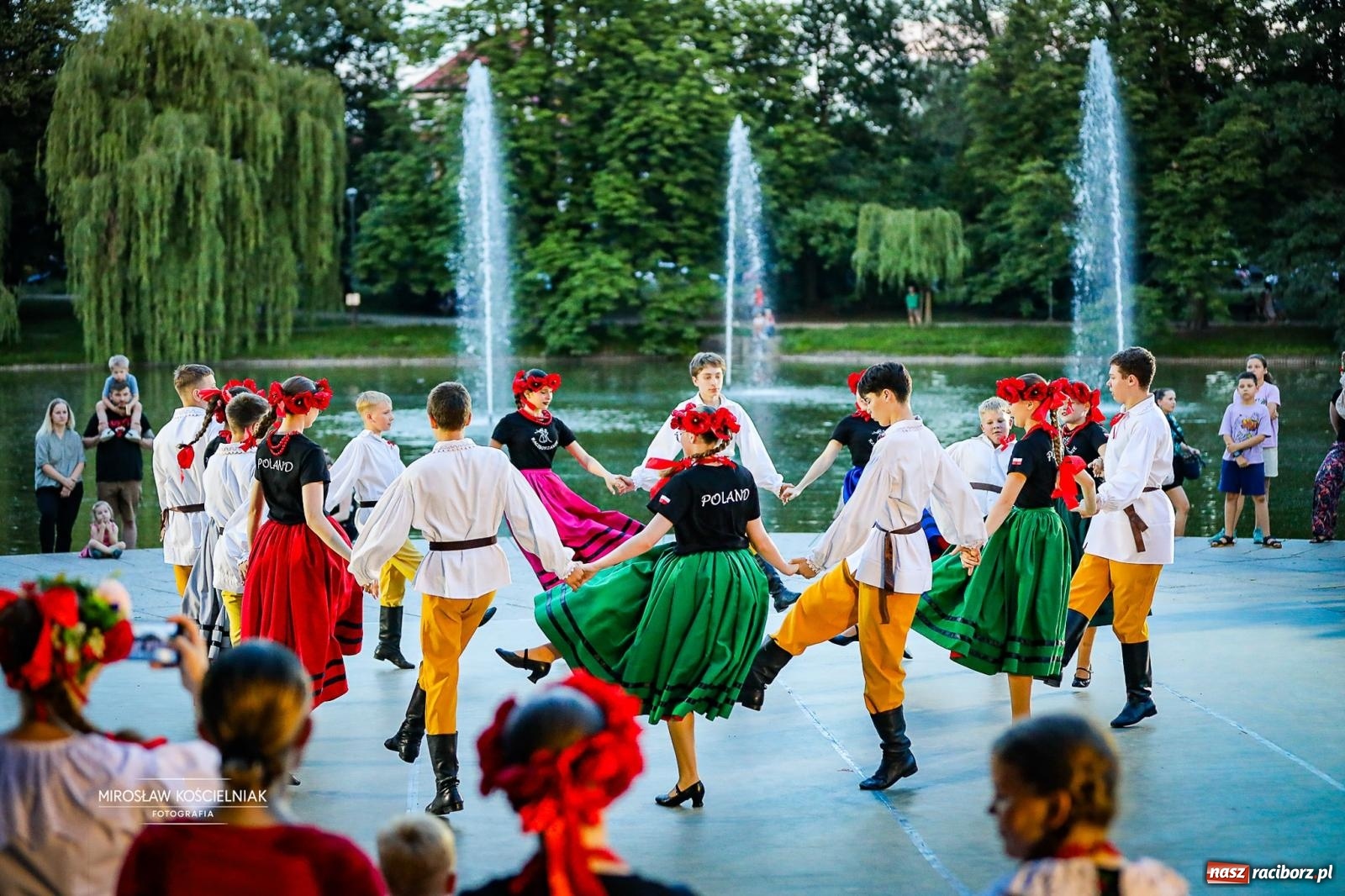 Zdjęcie w galerii na portalu naszraciborz.pl: Raciborska Noc Świętojańska ponownie przyciągnęła mieszkańców do Parku Roth wiadomości z regionu