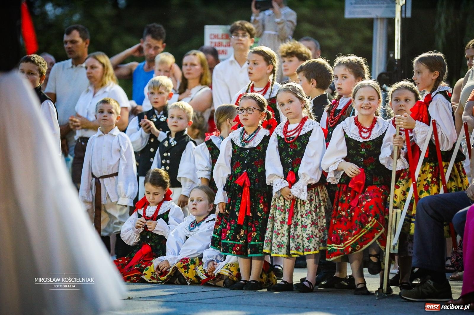 Zdjęcie w galerii na portalu naszraciborz.pl: Raciborska Noc Świętojańska ponownie przyciągnęła mieszkańców do Parku Roth wiadomości z regionu