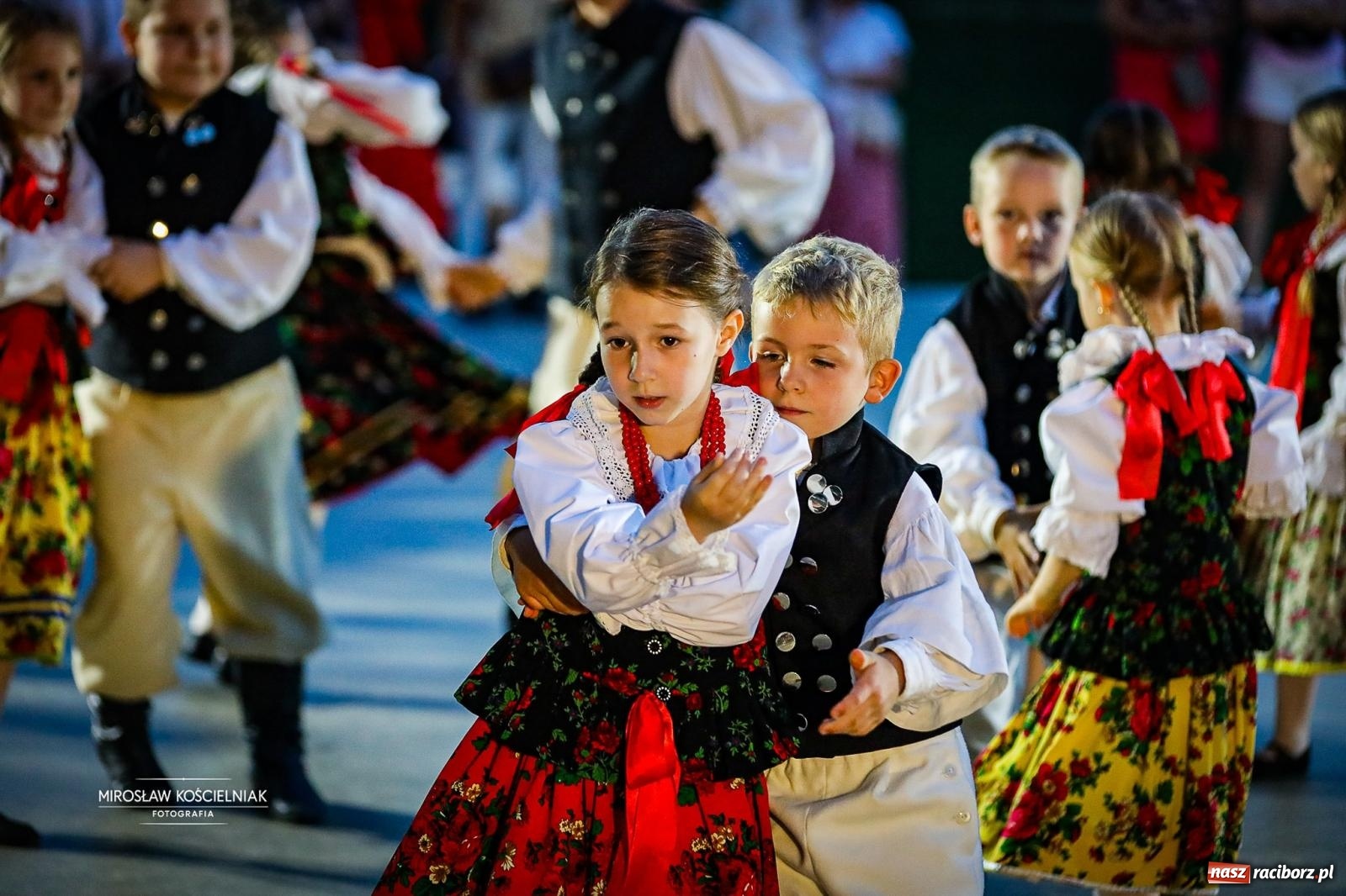 Zdjęcie w galerii na portalu naszraciborz.pl: Raciborska Noc Świętojańska ponownie przyciągnęła mieszkańców do Parku Roth wiadomości z regionu
