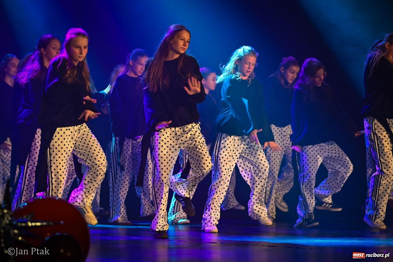 Zdjęcie w galerii na portalu naszraciborz.pl: XV Gala Zespołu Tanecznego SKAZA rozpoczęta. Pierwsza odsłona za nami [FOTO i WIDEO] wiadomości z regionu