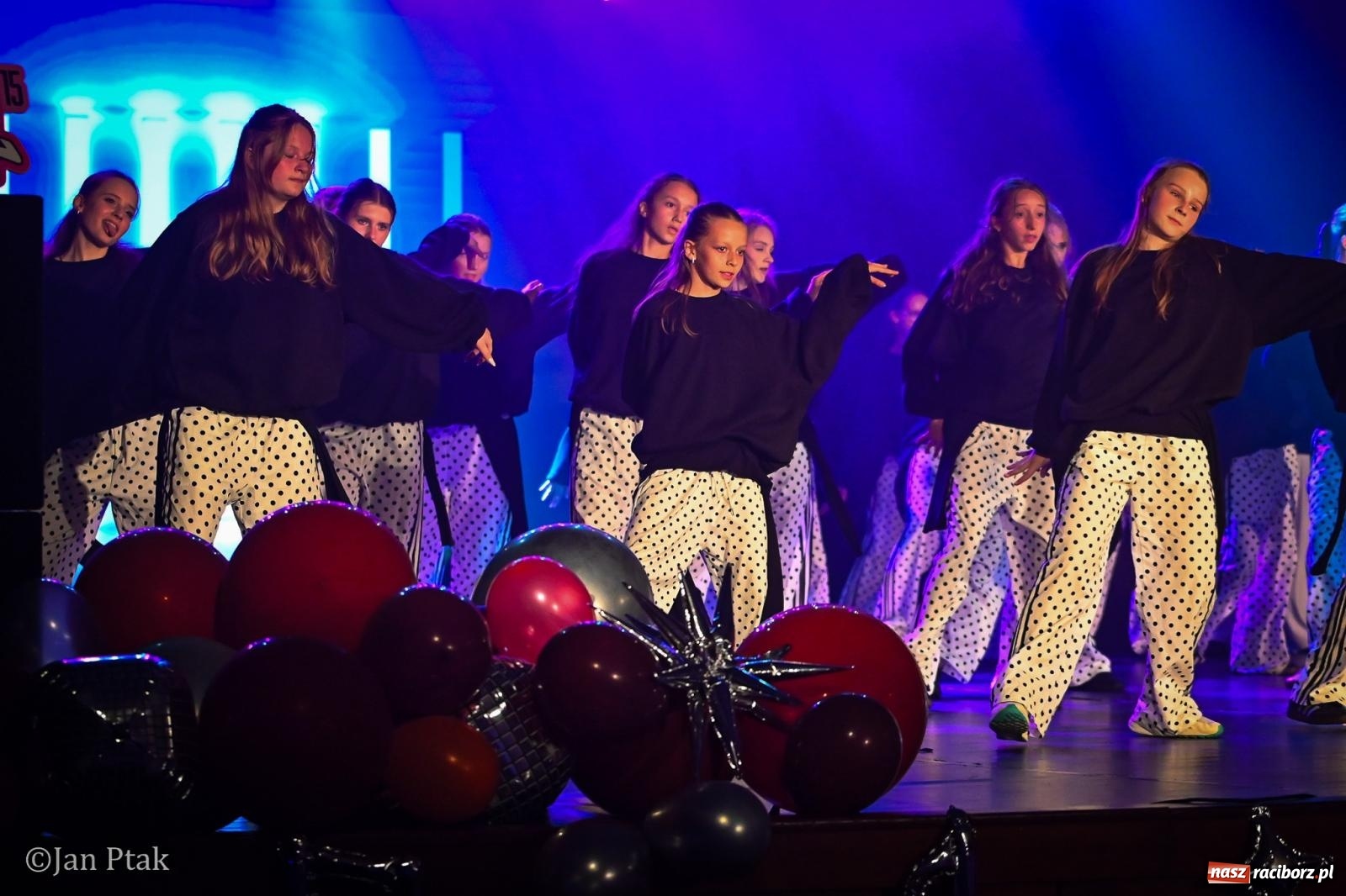 Zdjęcie w galerii na portalu naszraciborz.pl: XV Gala Zespołu Tanecznego SKAZA rozpoczęta. Pierwsza odsłona za nami [FOTO i WIDEO] wiadomości z regionu