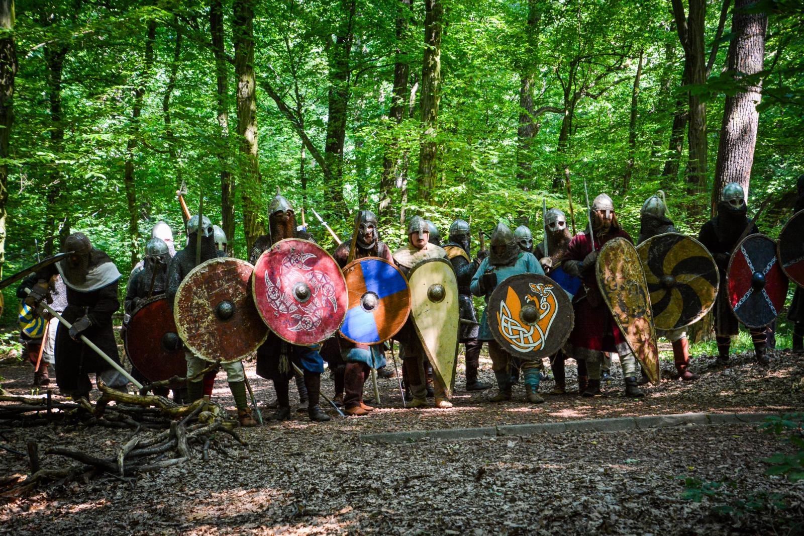 Zdjęcie w galerii na portalu naszraciborz.pl: Średniowiecze ożyło w Raciborzu! Wielka bitwa wojów i klimat dawnych wieków w Arboretum [FOTO i WIDEO] wiadomości z regionu