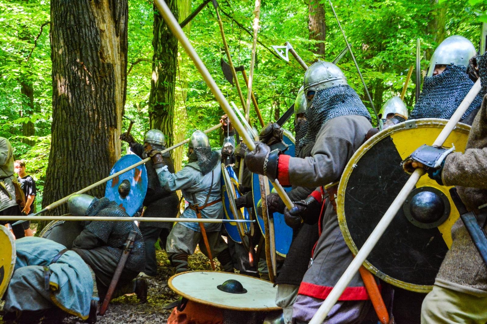 Zdjęcie w galerii na portalu naszraciborz.pl: Średniowiecze ożyło w Raciborzu! Wielka bitwa wojów i klimat dawnych wieków w Arboretum [FOTO i WIDEO] wiadomości z regionu