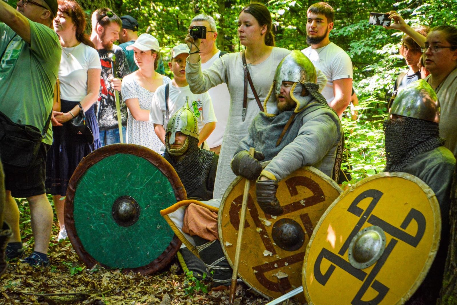 Zdjęcie w galerii na portalu naszraciborz.pl: Średniowiecze ożyło w Raciborzu! Wielka bitwa wojów i klimat dawnych wieków w Arboretum [FOTO i WIDEO] wiadomości z regionu
