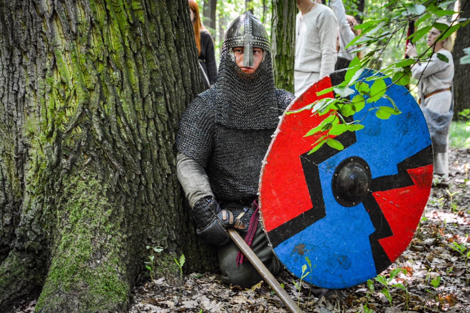 Zdjęcie w galerii na portalu naszraciborz.pl: Średniowiecze ożyło w Raciborzu! Wielka bitwa wojów i klimat dawnych wieków w Arboretum [FOTO i WIDEO] wiadomości z regionu