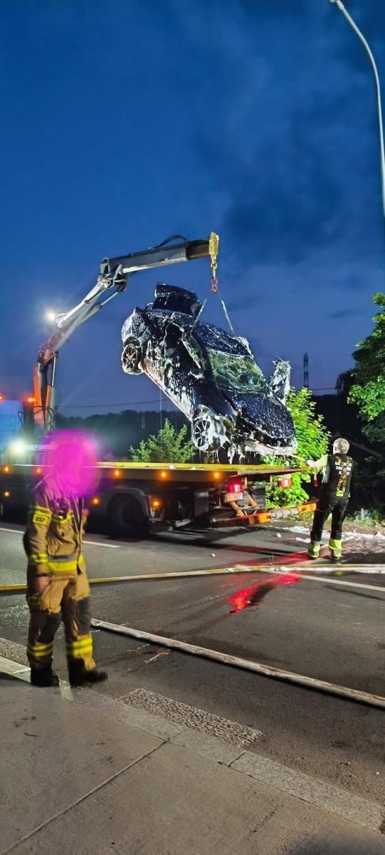 Zdjęcie w galerii na portalu naszraciborz.pl: Seria alarmów tlenku węgla i dwa pożary samochodów. Pracowita doba strażaków w powiecie raciborskim wiadomości z regionu