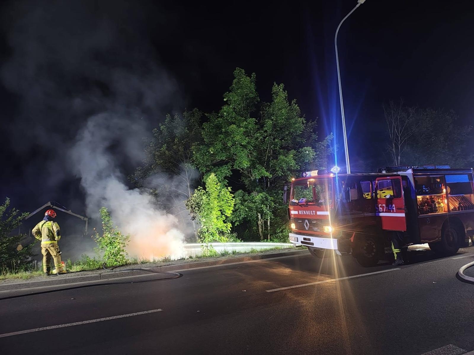 Zdjęcie w galerii na portalu naszraciborz.pl: Seria alarmów tlenku węgla i dwa pożary samochodów. Pracowita doba strażaków w powiecie raciborskim wiadomości z regionu