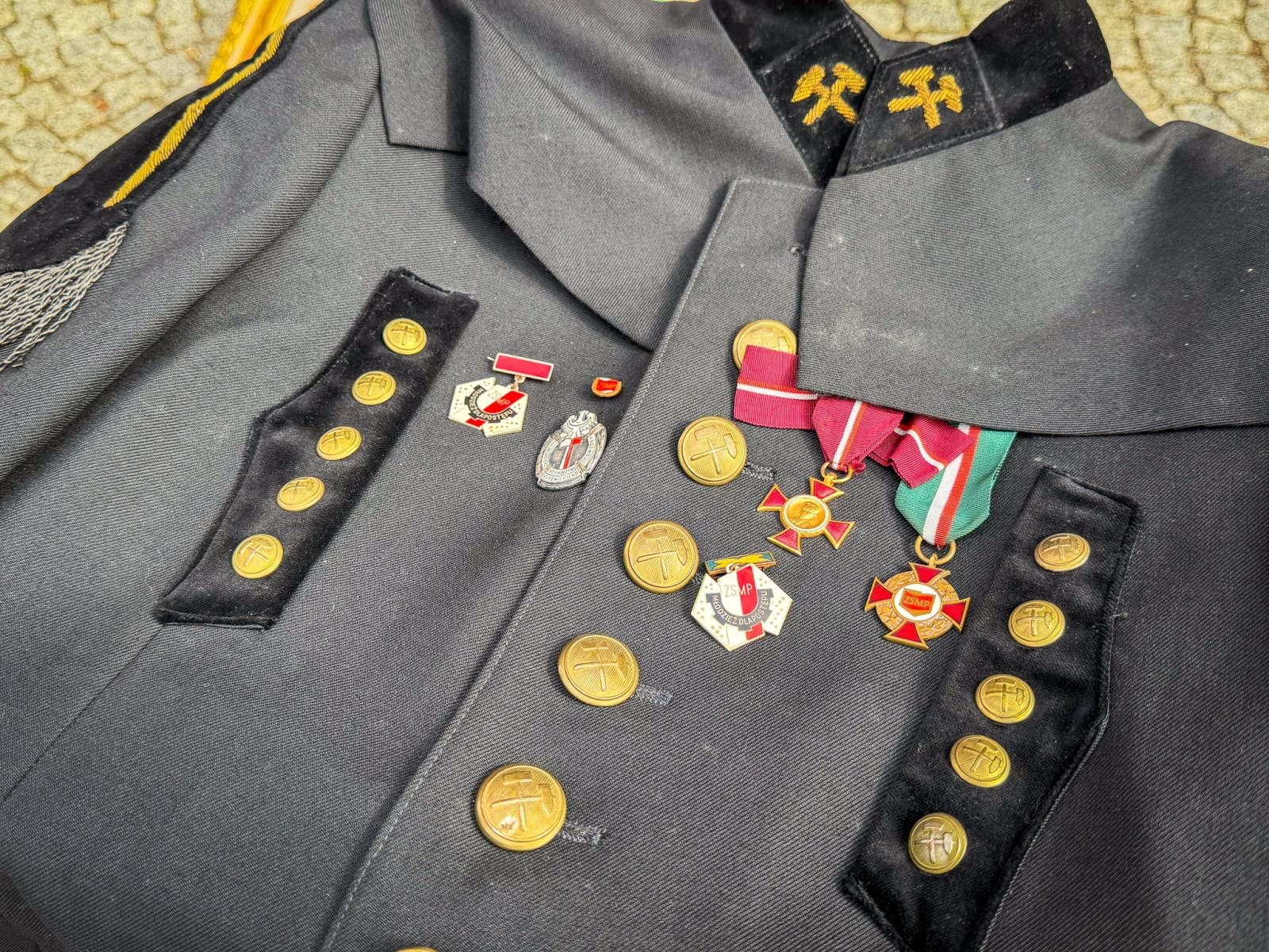 Zdjęcie w galerii na portalu naszraciborz.pl: Słoneczna pogoda przyciągnęła wystawców, ale nie kupujących. Targ staroci z mniejszym ruchem niż zwykle wiadomości z regionu