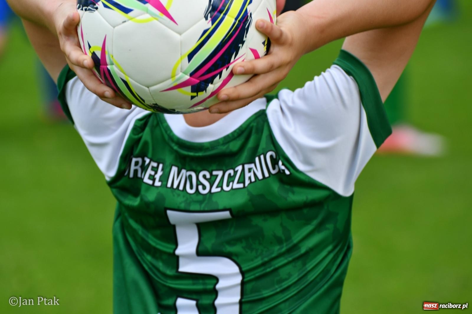Zdjęcie w galerii na portalu naszraciborz.pl: Młody Widzew bezkonkurencyjny w Raciborzu. Zwyciężył w międzynarodowym V4Cup [FOTO] wiadomości z regionu