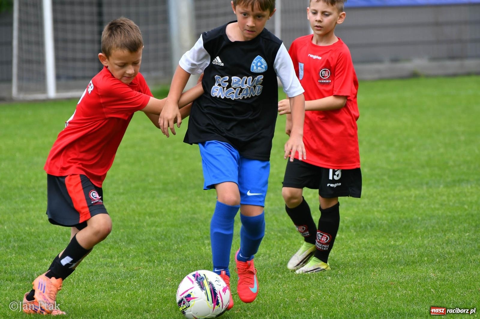 Zdjęcie w galerii na portalu naszraciborz.pl: Młody Widzew bezkonkurencyjny w Raciborzu. Zwyciężył w międzynarodowym V4Cup [FOTO] wiadomości z regionu