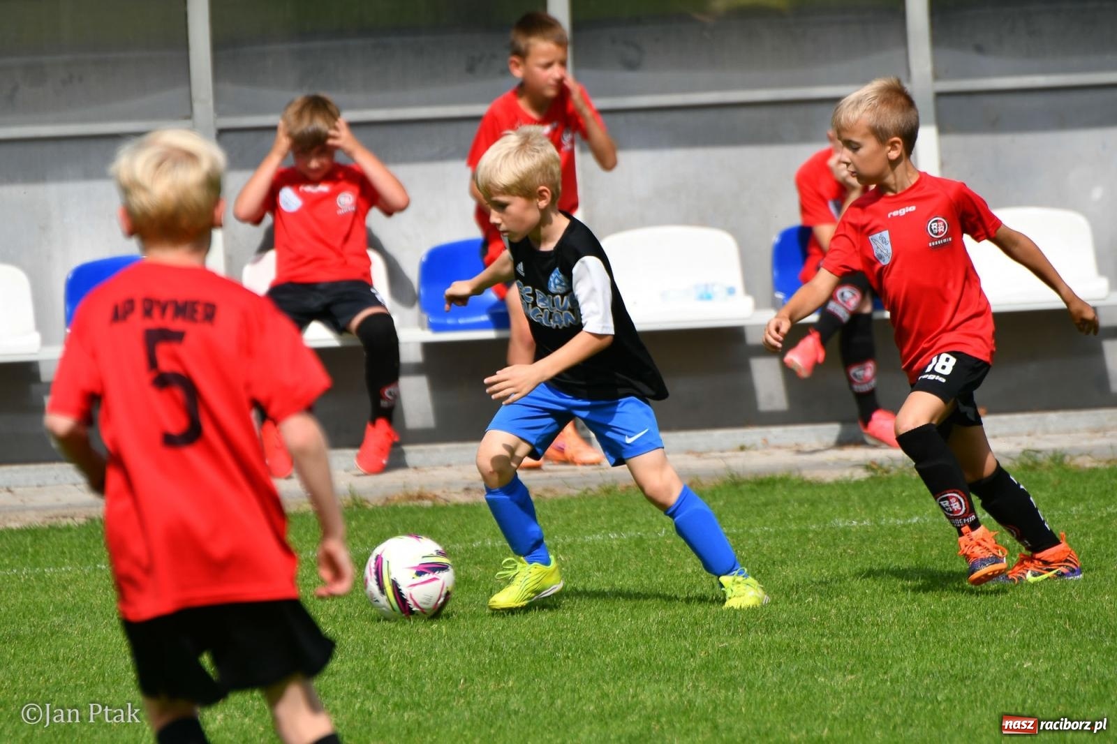 Zdjęcie w galerii na portalu naszraciborz.pl: Młody Widzew bezkonkurencyjny w Raciborzu. Zwyciężył w międzynarodowym V4Cup [FOTO] wiadomości z regionu
