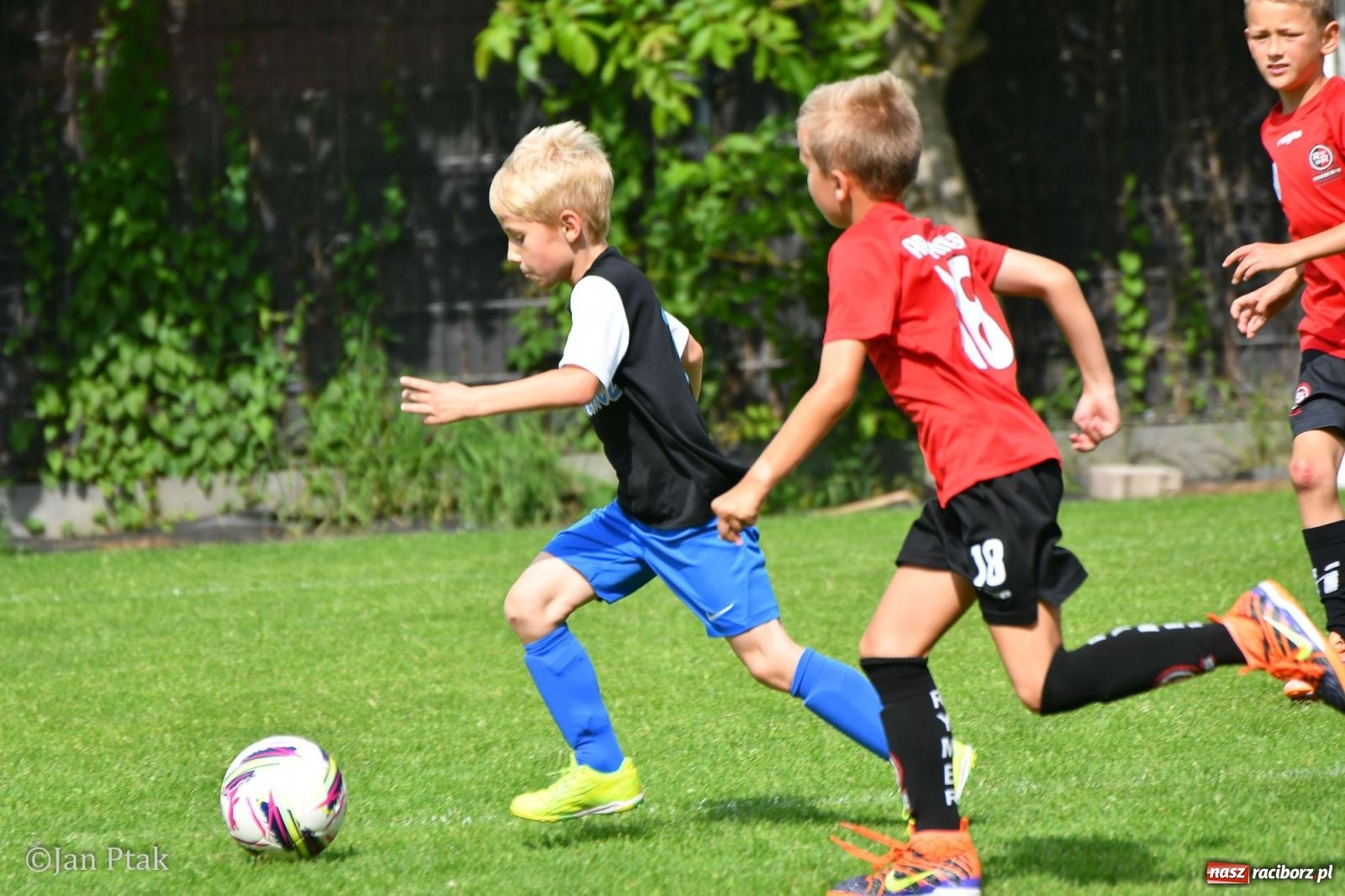 Zdjęcie w galerii na portalu naszraciborz.pl: Młody Widzew bezkonkurencyjny w Raciborzu. Zwyciężył w międzynarodowym V4Cup [FOTO] wiadomości z regionu