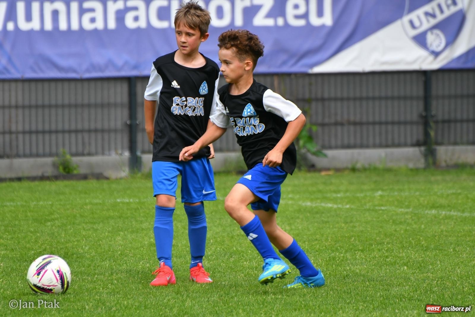 Zdjęcie w galerii na portalu naszraciborz.pl: Młody Widzew bezkonkurencyjny w Raciborzu. Zwyciężył w międzynarodowym V4Cup [FOTO] wiadomości z regionu
