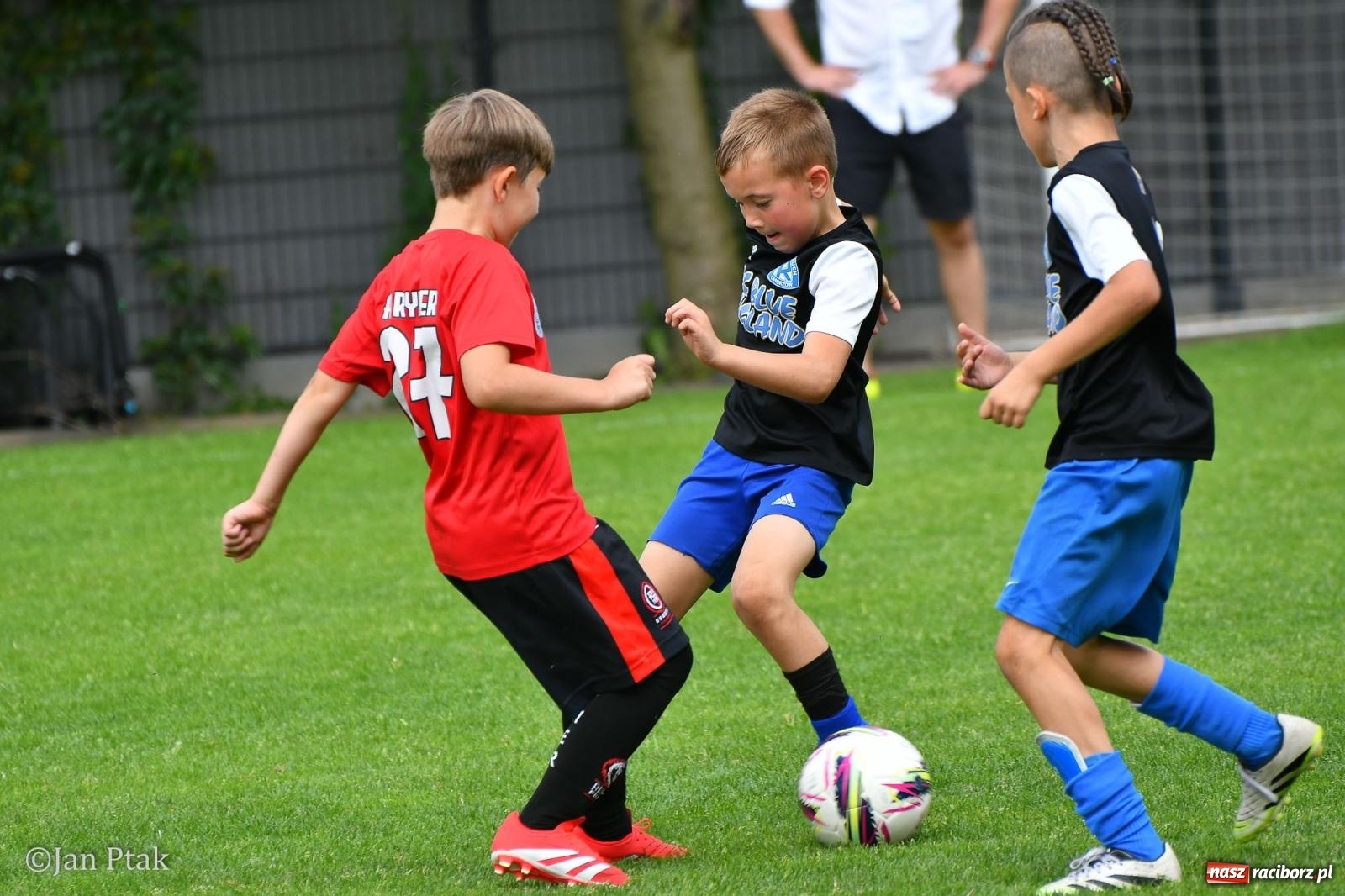 Zdjęcie w galerii na portalu naszraciborz.pl: Młody Widzew bezkonkurencyjny w Raciborzu. Zwyciężył w międzynarodowym V4Cup [FOTO] wiadomości z regionu