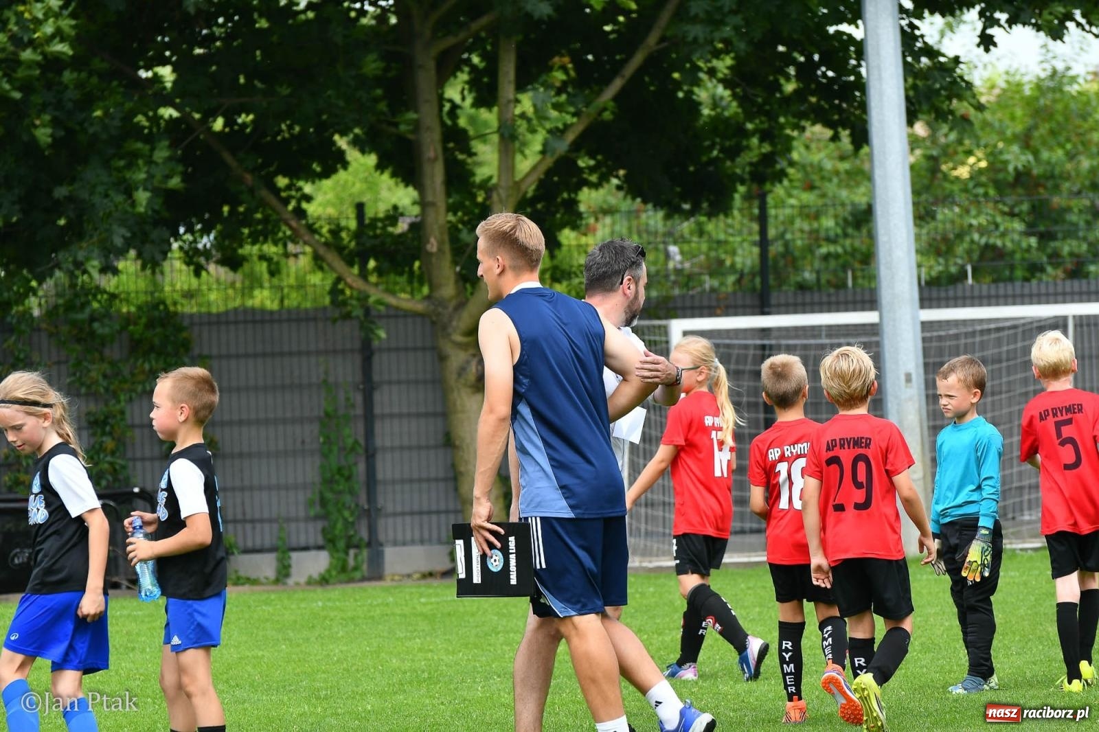 Zdjęcie w galerii na portalu naszraciborz.pl: Młody Widzew bezkonkurencyjny w Raciborzu. Zwyciężył w międzynarodowym V4Cup [FOTO] wiadomości z regionu