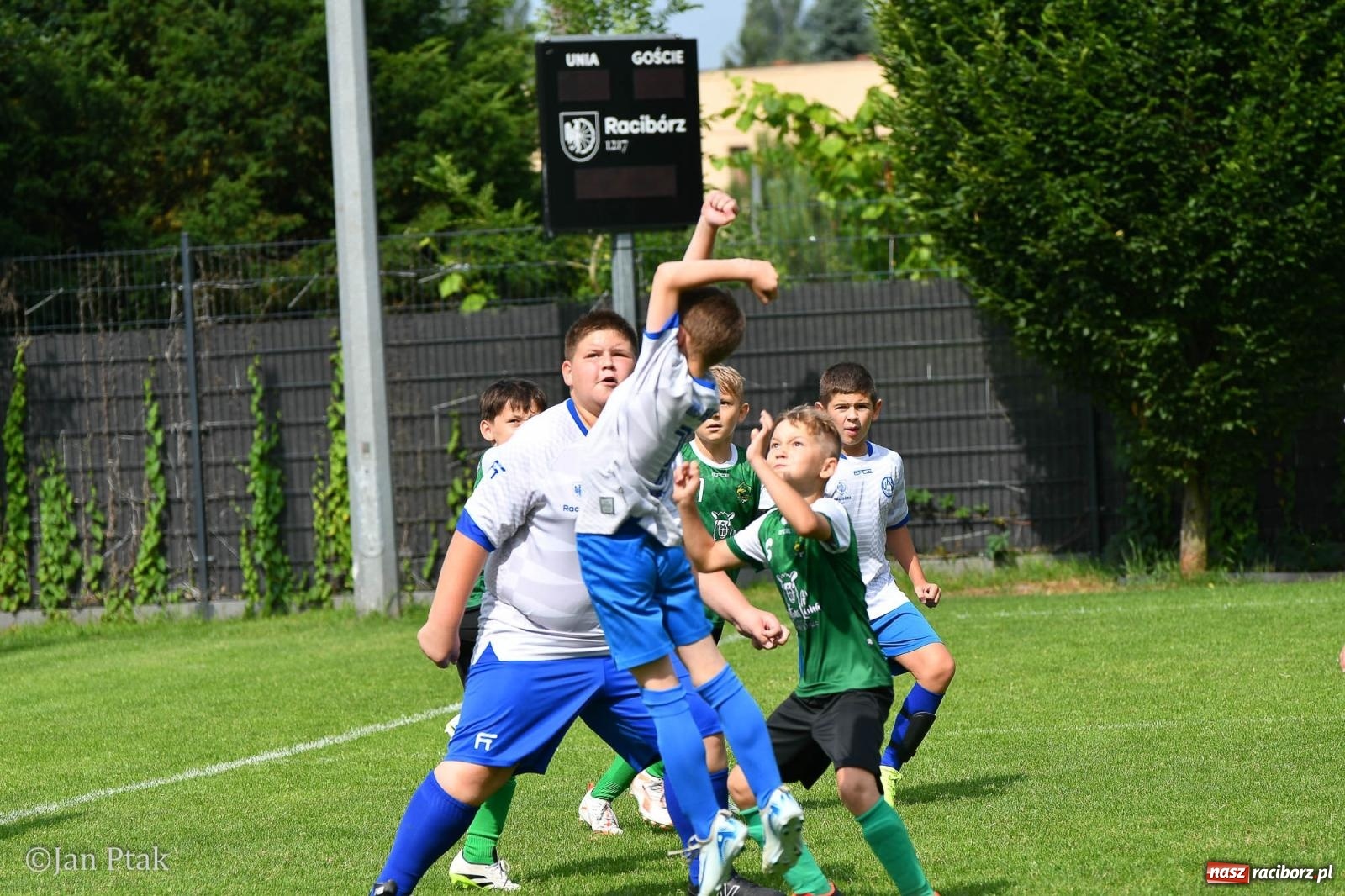 Zdjęcie w galerii na portalu naszraciborz.pl: Młody Widzew bezkonkurencyjny w Raciborzu. Zwyciężył w międzynarodowym V4Cup [FOTO] wiadomości z regionu