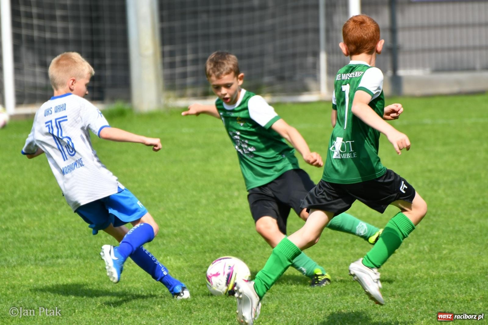 Zdjęcie w galerii na portalu naszraciborz.pl: Młody Widzew bezkonkurencyjny w Raciborzu. Zwyciężył w międzynarodowym V4Cup [FOTO] wiadomości z regionu