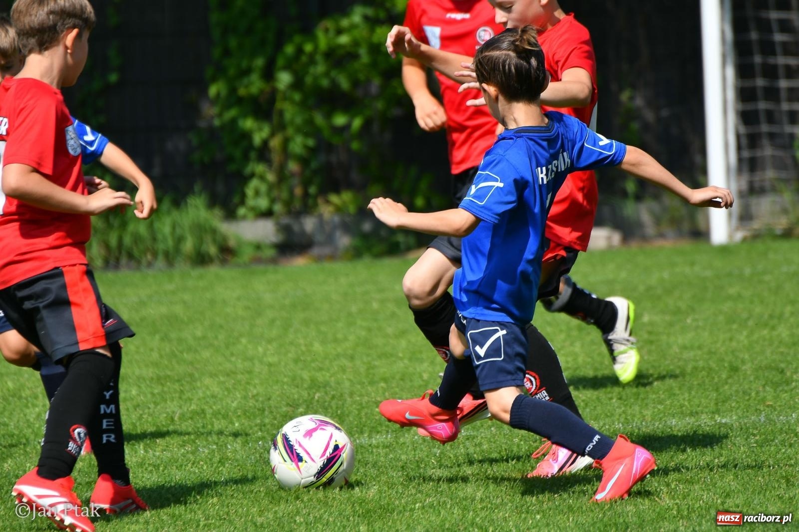 Zdjęcie w galerii na portalu naszraciborz.pl: Młody Widzew bezkonkurencyjny w Raciborzu. Zwyciężył w międzynarodowym V4Cup [FOTO] wiadomości z regionu