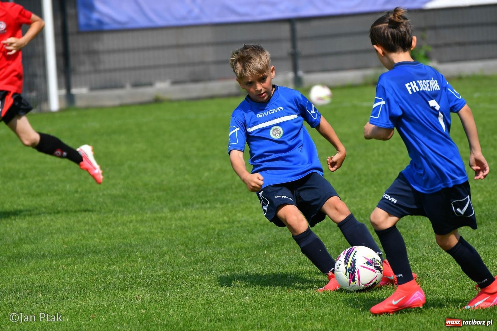 Zdjęcie w galerii na portalu naszraciborz.pl: Młody Widzew bezkonkurencyjny w Raciborzu. Zwyciężył w międzynarodowym V4Cup [FOTO] wiadomości z regionu