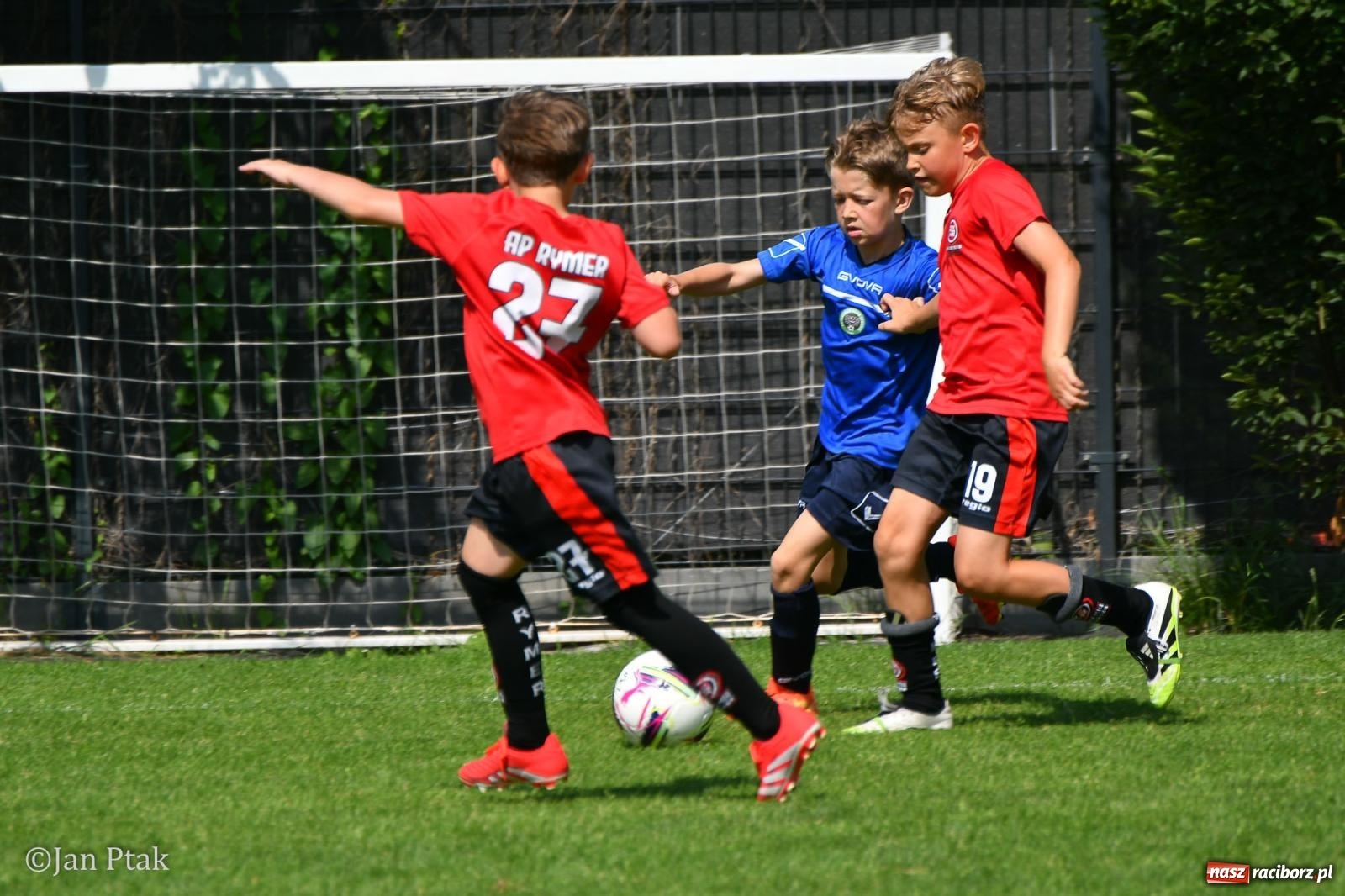 Zdjęcie w galerii na portalu naszraciborz.pl: Młody Widzew bezkonkurencyjny w Raciborzu. Zwyciężył w międzynarodowym V4Cup [FOTO] wiadomości z regionu