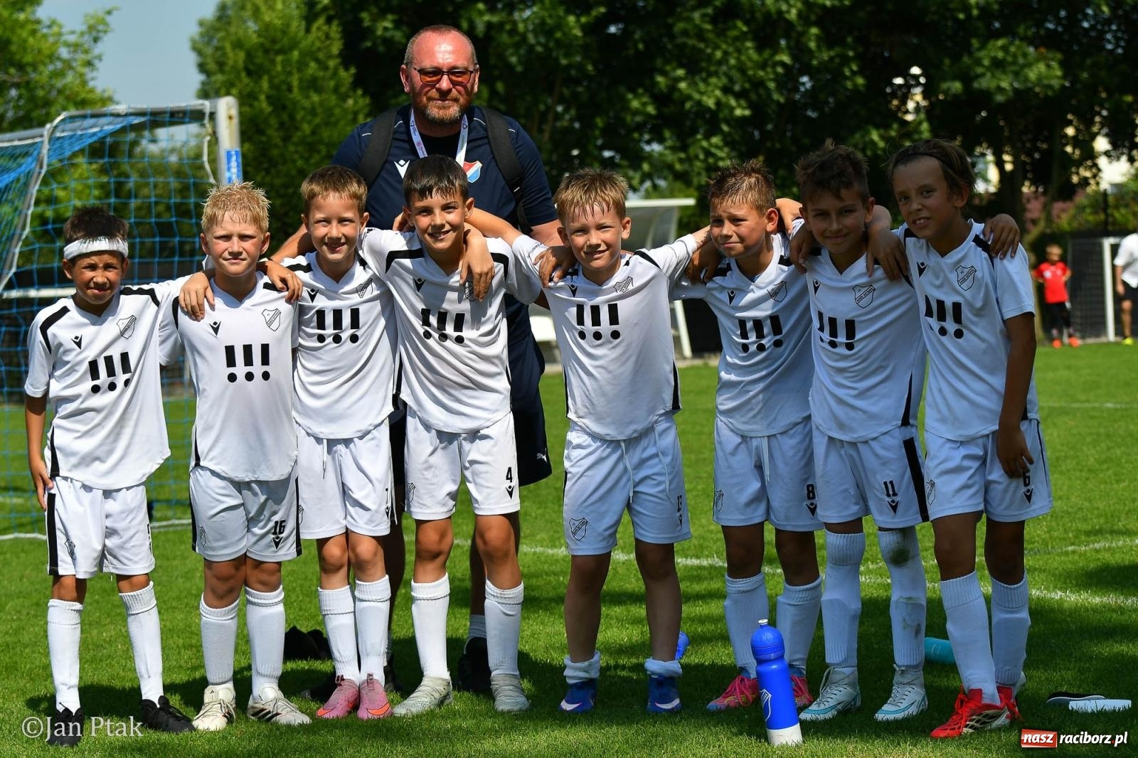 Zdjęcie w galerii na portalu naszraciborz.pl: Młody Widzew bezkonkurencyjny w Raciborzu. Zwyciężył w międzynarodowym V4Cup [FOTO] wiadomości z regionu