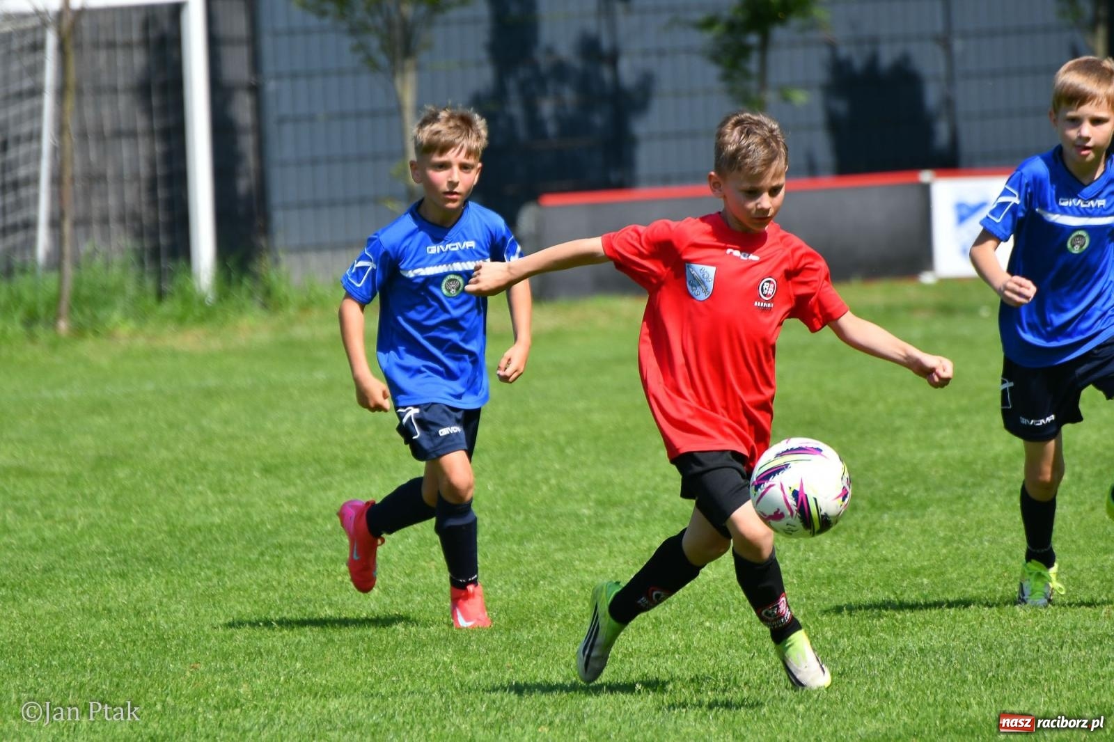 Zdjęcie w galerii na portalu naszraciborz.pl: Młody Widzew bezkonkurencyjny w Raciborzu. Zwyciężył w międzynarodowym V4Cup [FOTO] wiadomości z regionu