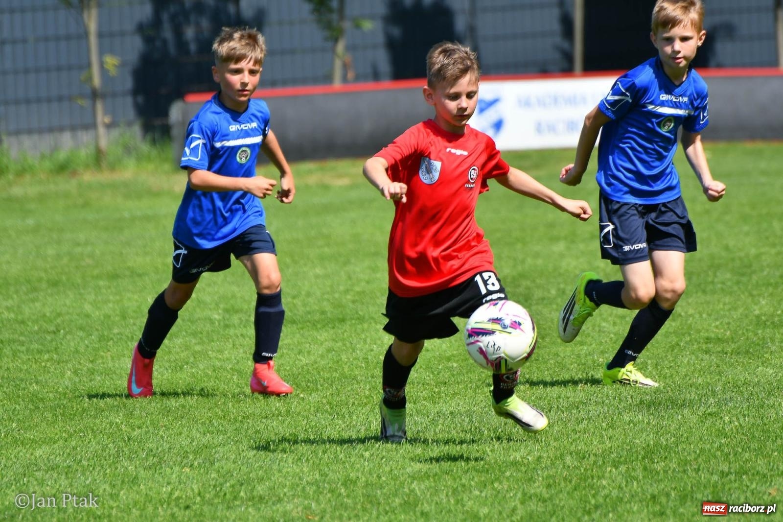 Zdjęcie w galerii na portalu naszraciborz.pl: Młody Widzew bezkonkurencyjny w Raciborzu. Zwyciężył w międzynarodowym V4Cup [FOTO] wiadomości z regionu
