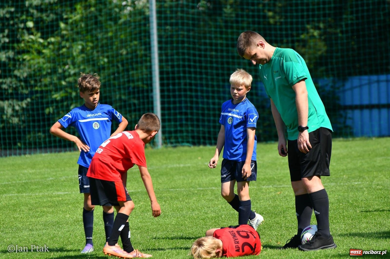 Zdjęcie w galerii na portalu naszraciborz.pl: Młody Widzew bezkonkurencyjny w Raciborzu. Zwyciężył w międzynarodowym V4Cup [FOTO] wiadomości z regionu