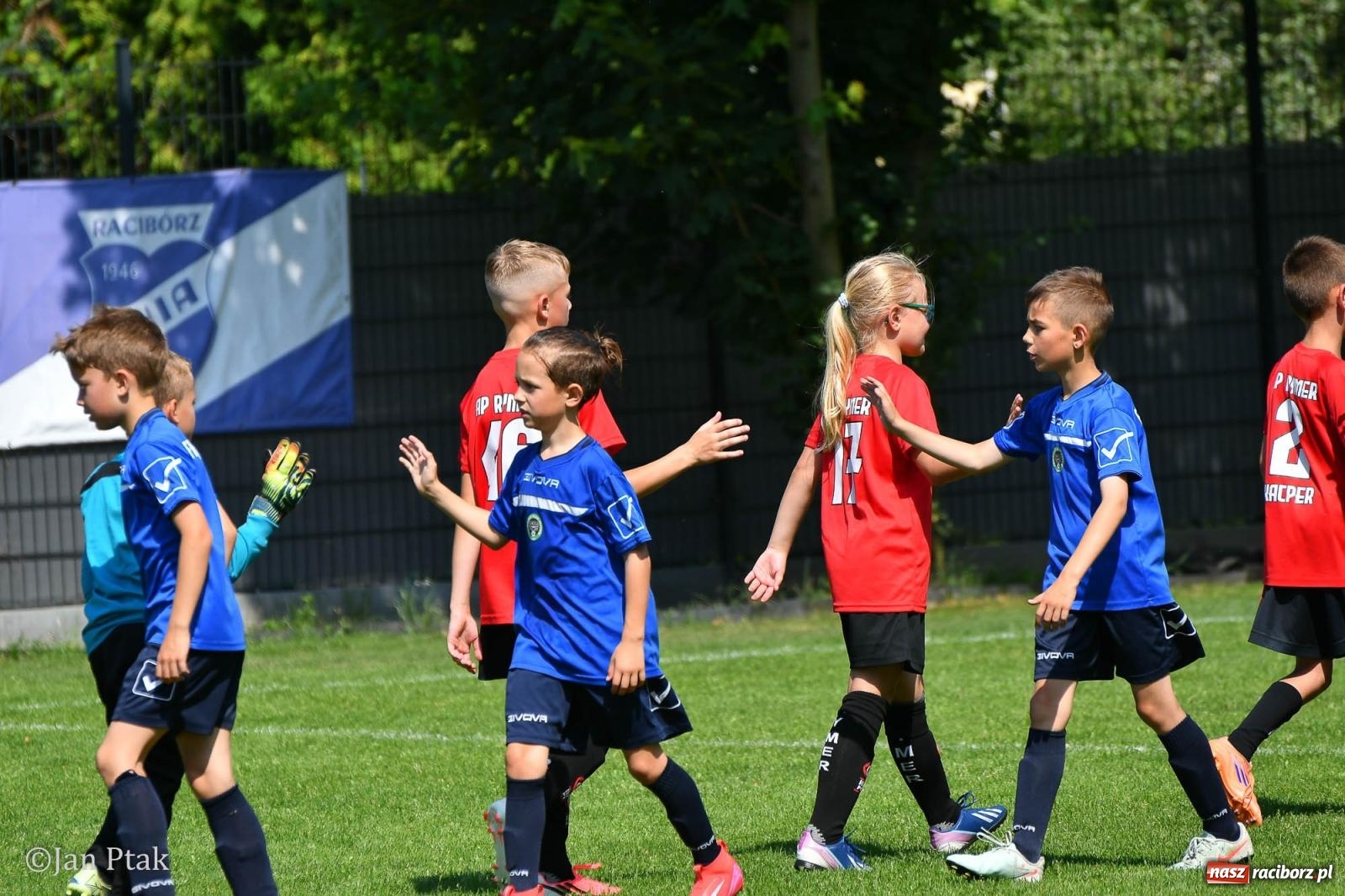 Zdjęcie w galerii na portalu naszraciborz.pl: Młody Widzew bezkonkurencyjny w Raciborzu. Zwyciężył w międzynarodowym V4Cup [FOTO] wiadomości z regionu