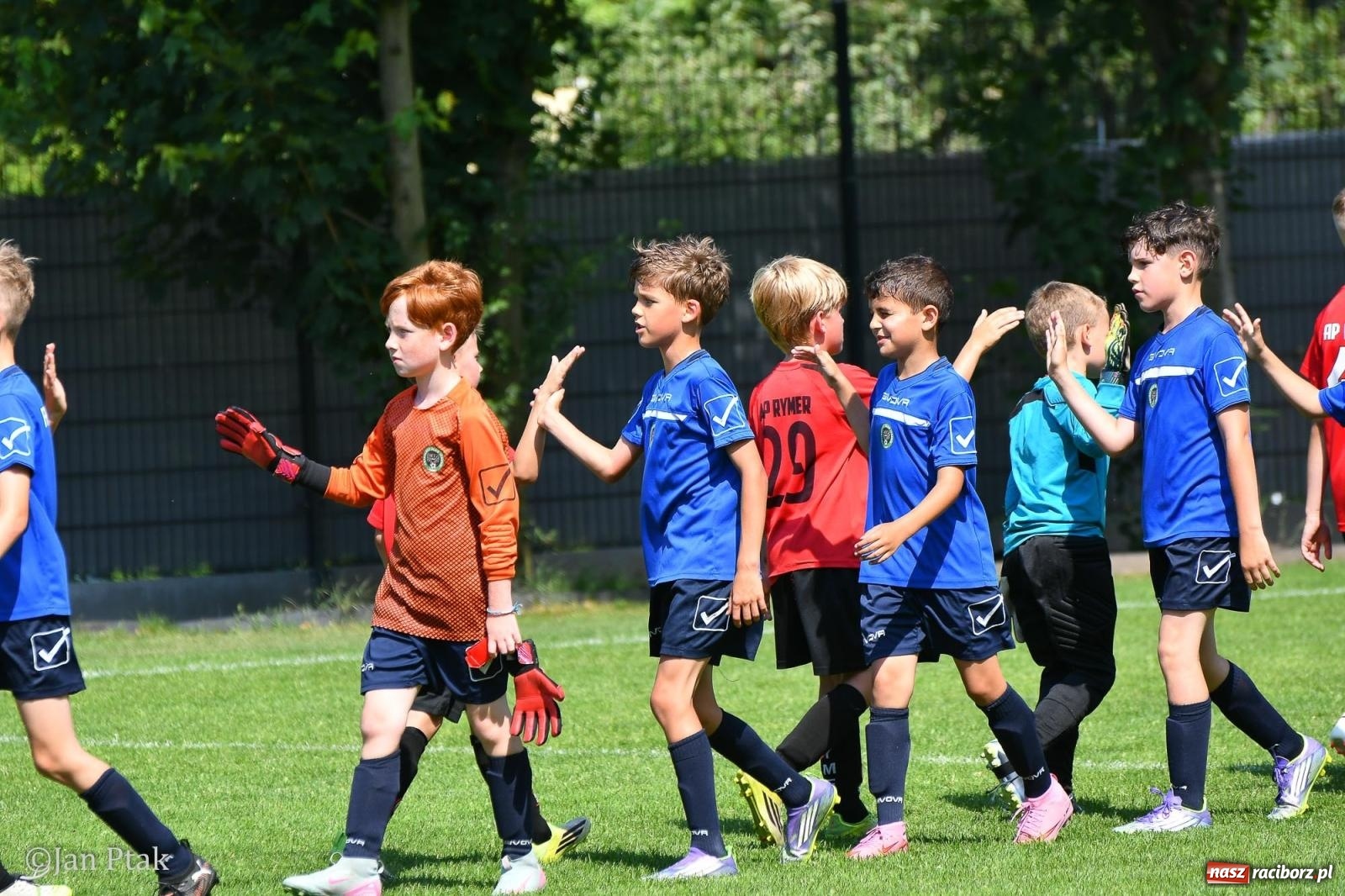 Zdjęcie w galerii na portalu naszraciborz.pl: Młody Widzew bezkonkurencyjny w Raciborzu. Zwyciężył w międzynarodowym V4Cup [FOTO] wiadomości z regionu