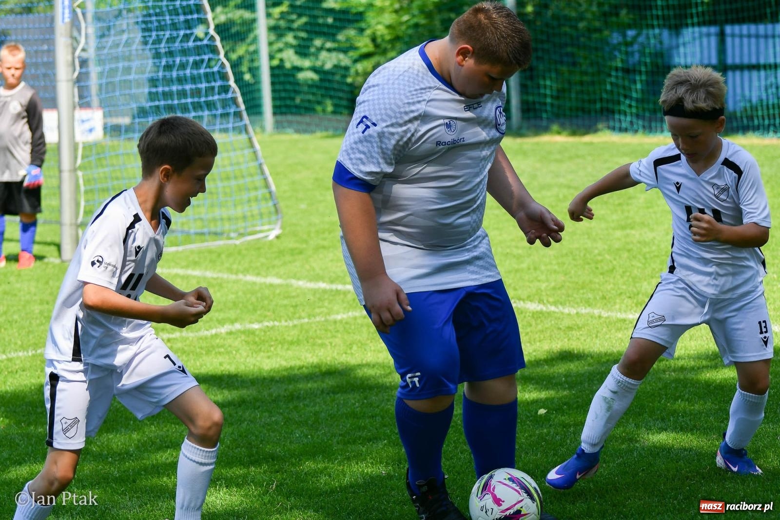 Zdjęcie w galerii na portalu naszraciborz.pl: Młody Widzew bezkonkurencyjny w Raciborzu. Zwyciężył w międzynarodowym V4Cup [FOTO] wiadomości z regionu