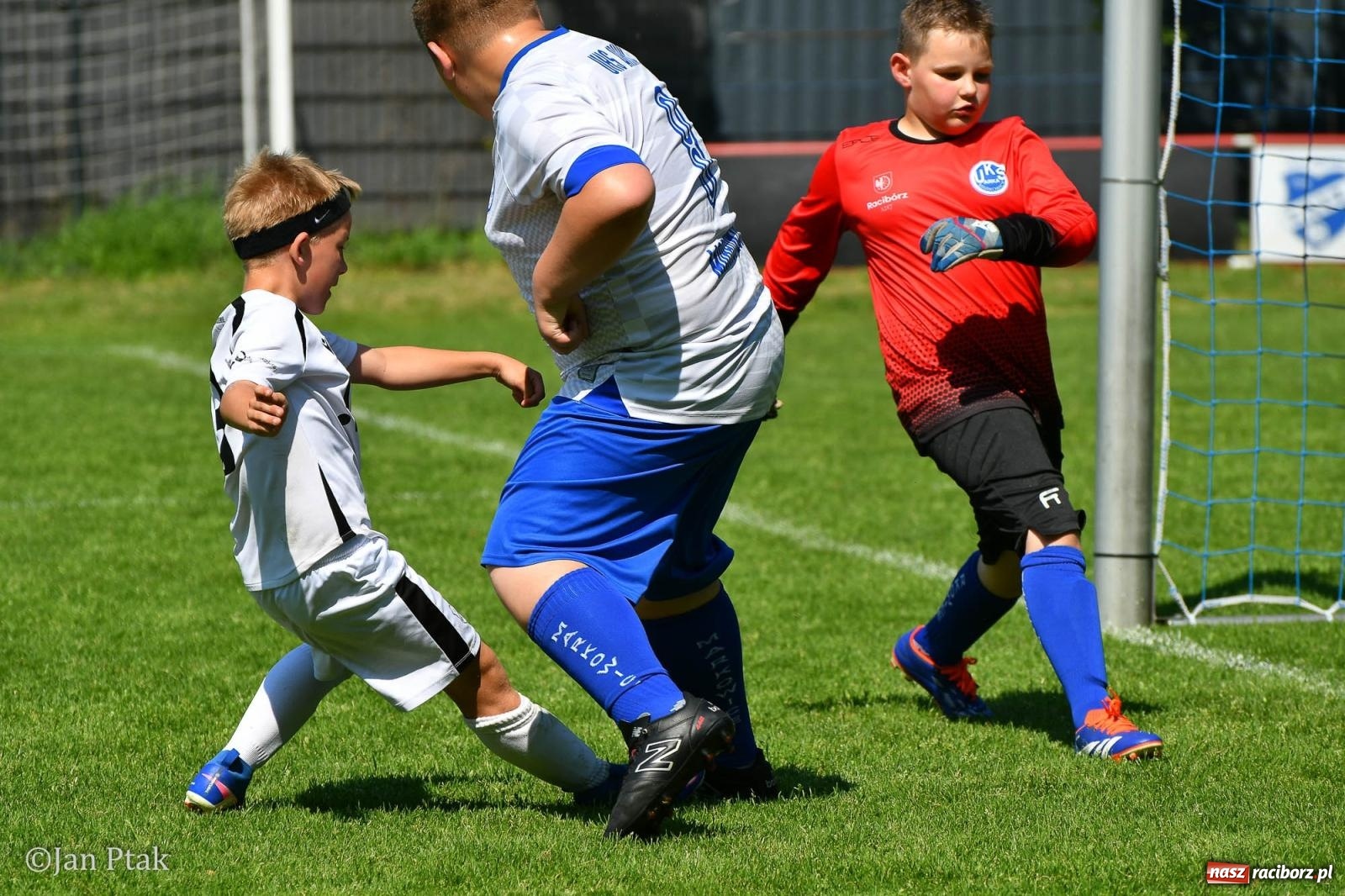 Zdjęcie w galerii na portalu naszraciborz.pl: Młody Widzew bezkonkurencyjny w Raciborzu. Zwyciężył w międzynarodowym V4Cup [FOTO] wiadomości z regionu