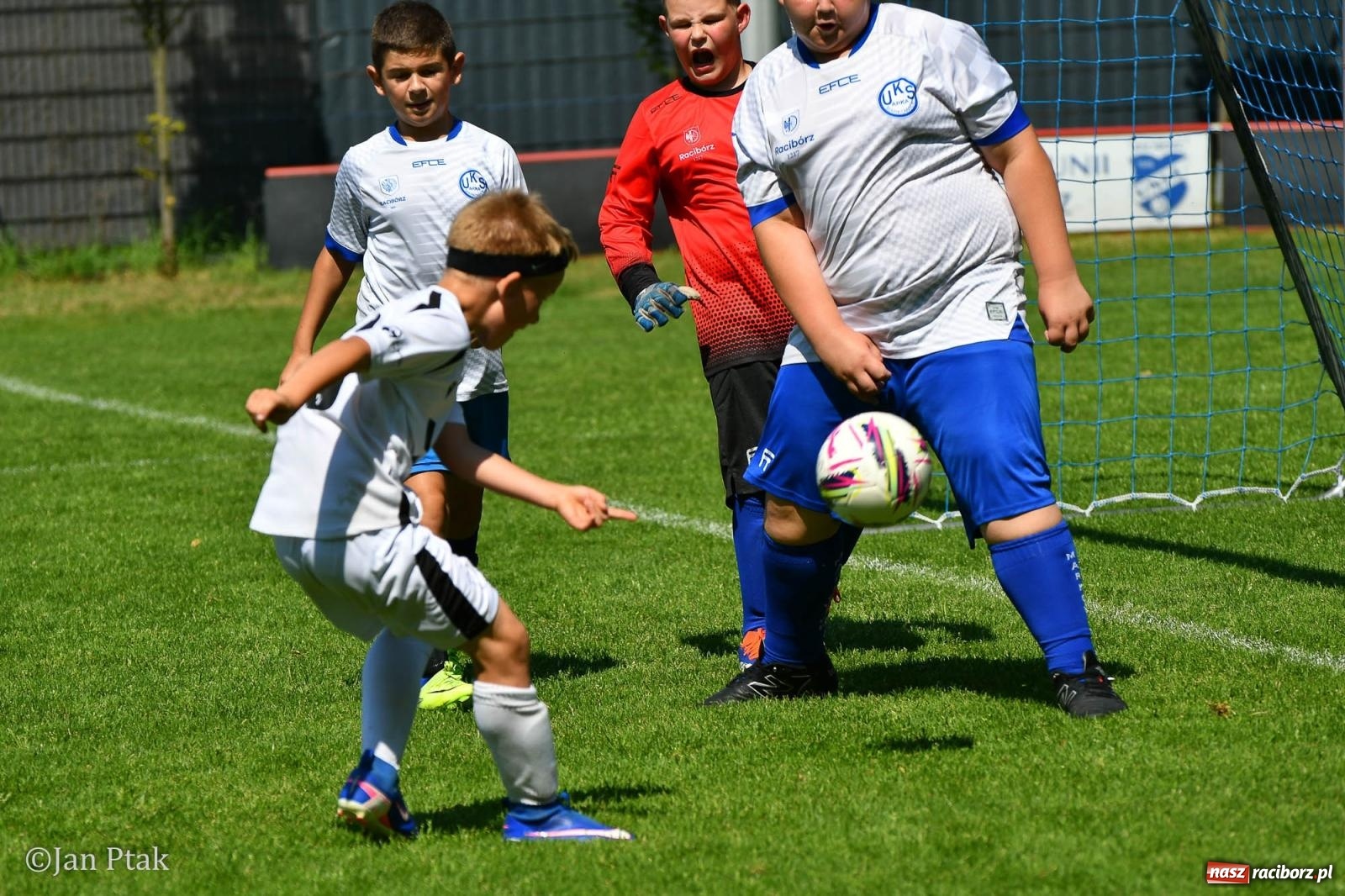 Zdjęcie w galerii na portalu naszraciborz.pl: Młody Widzew bezkonkurencyjny w Raciborzu. Zwyciężył w międzynarodowym V4Cup [FOTO] wiadomości z regionu
