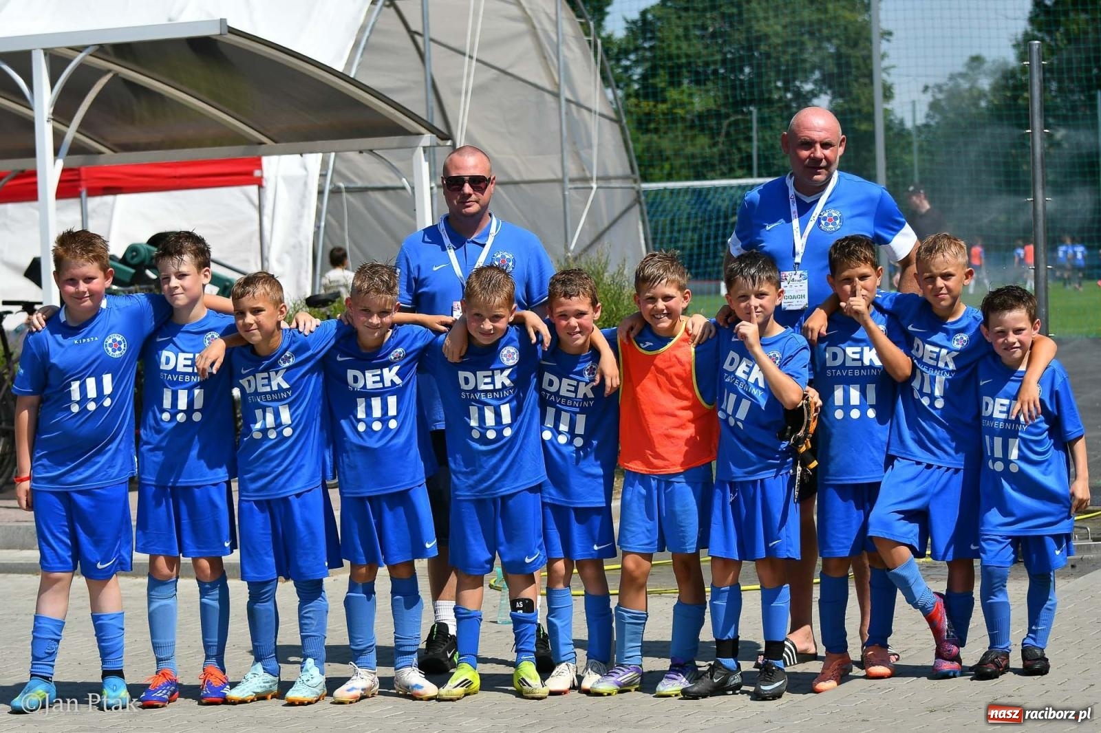 Zdjęcie w galerii na portalu naszraciborz.pl: Młody Widzew bezkonkurencyjny w Raciborzu. Zwyciężył w międzynarodowym V4Cup [FOTO] wiadomości z regionu