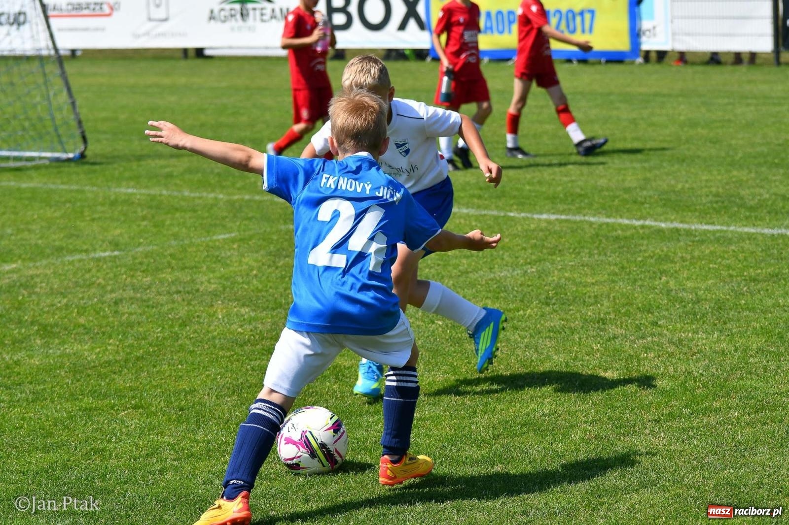 Zdjęcie w galerii na portalu naszraciborz.pl: Młody Widzew bezkonkurencyjny w Raciborzu. Zwyciężył w międzynarodowym V4Cup [FOTO] wiadomości z regionu