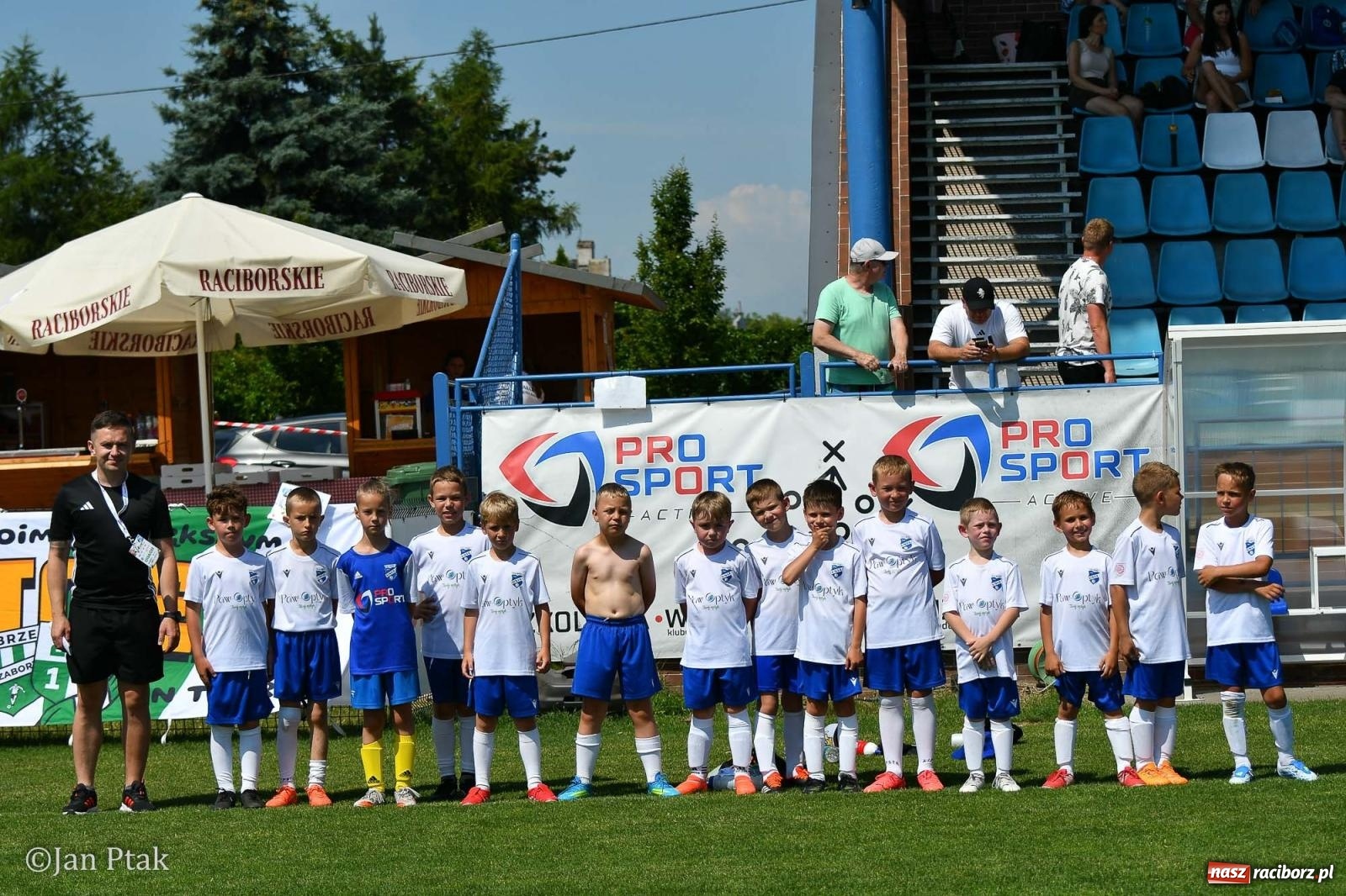 Zdjęcie w galerii na portalu naszraciborz.pl: Młody Widzew bezkonkurencyjny w Raciborzu. Zwyciężył w międzynarodowym V4Cup [FOTO] wiadomości z regionu