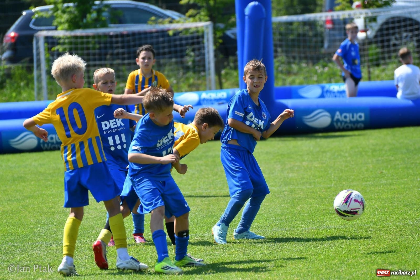 Zdjęcie w galerii na portalu naszraciborz.pl: Młody Widzew bezkonkurencyjny w Raciborzu. Zwyciężył w międzynarodowym V4Cup [FOTO] wiadomości z regionu