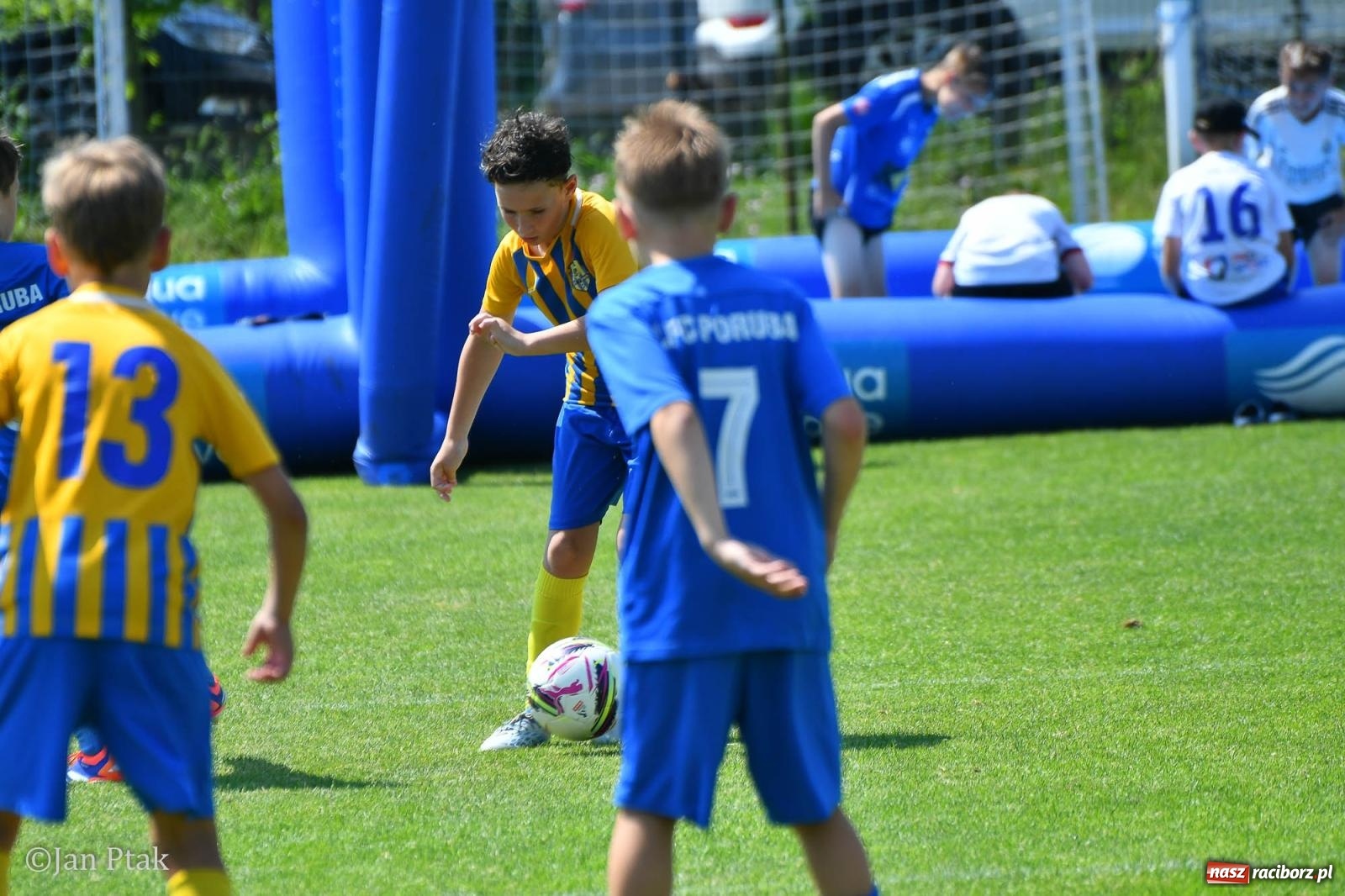Zdjęcie w galerii na portalu naszraciborz.pl: Młody Widzew bezkonkurencyjny w Raciborzu. Zwyciężył w międzynarodowym V4Cup [FOTO] wiadomości z regionu