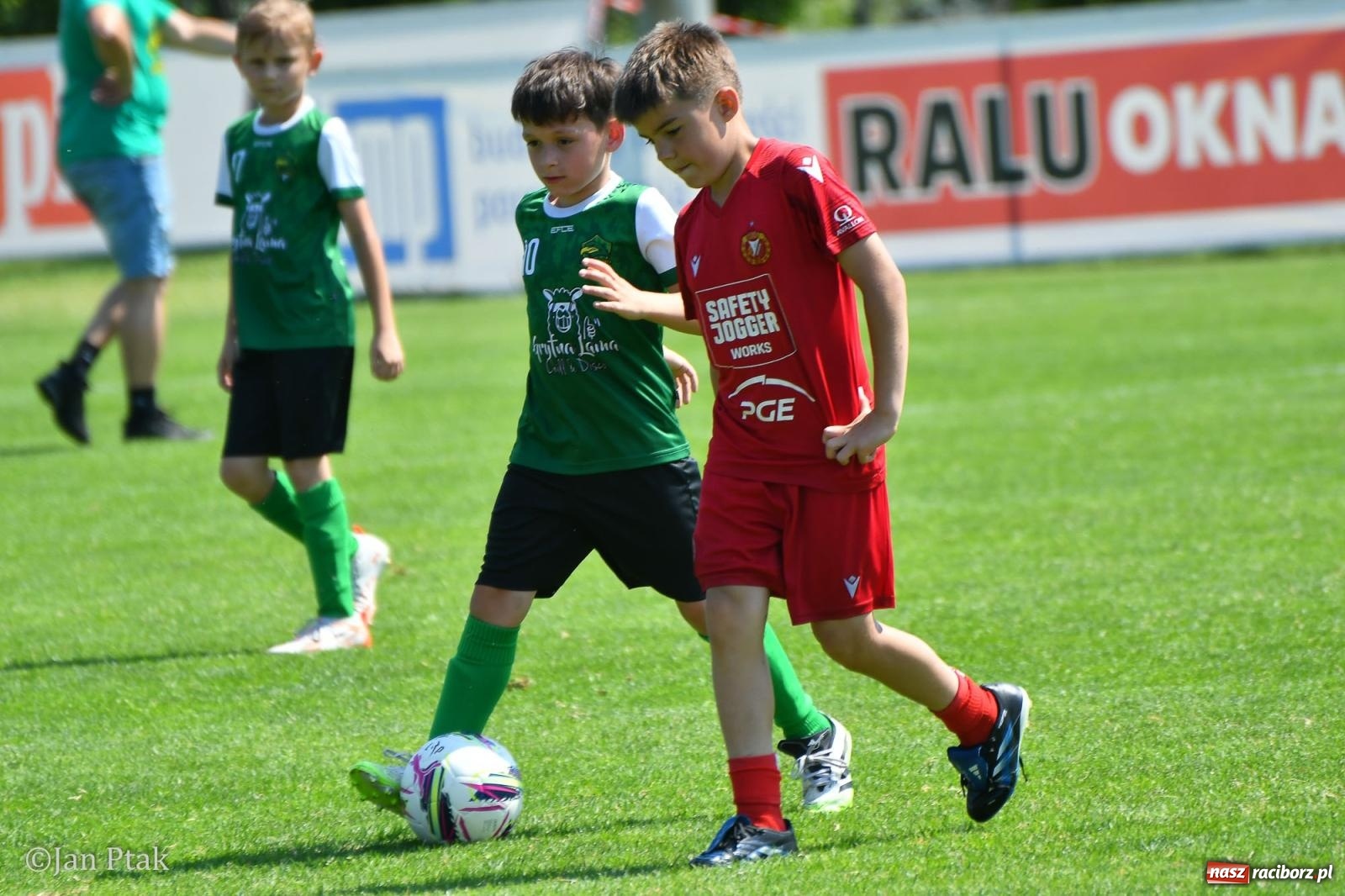 Zdjęcie w galerii na portalu naszraciborz.pl: Młody Widzew bezkonkurencyjny w Raciborzu. Zwyciężył w międzynarodowym V4Cup [FOTO] wiadomości z regionu
