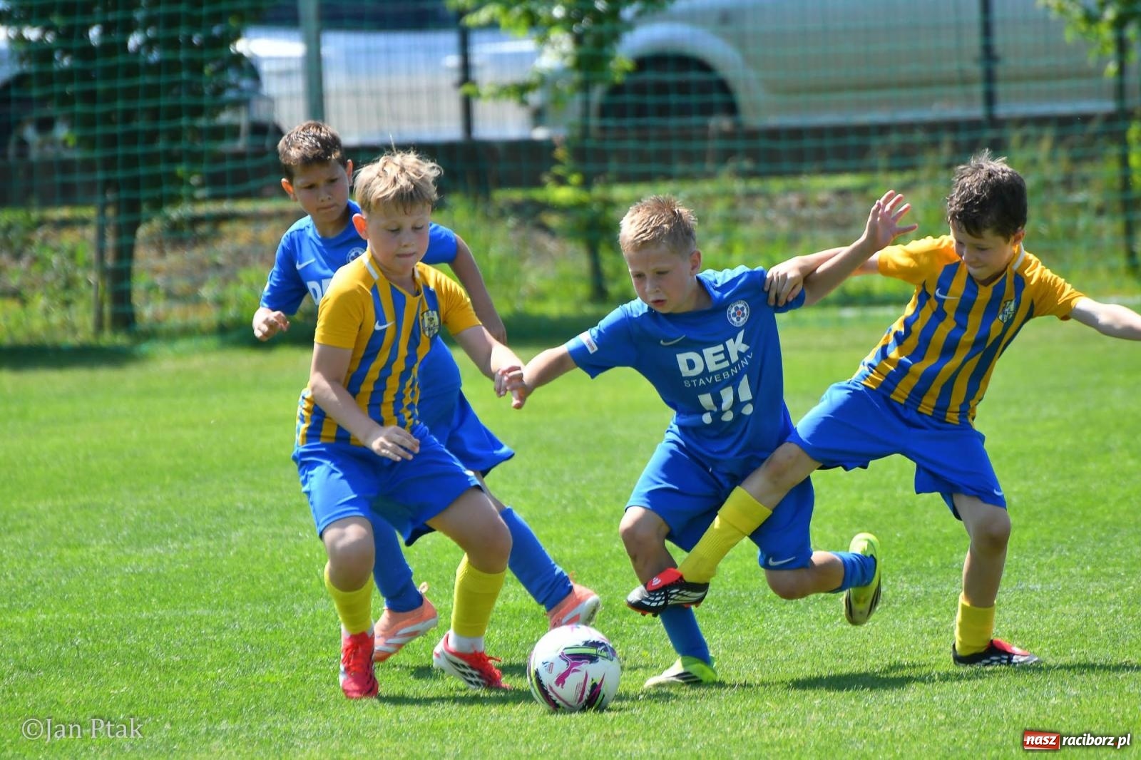 Zdjęcie w galerii na portalu naszraciborz.pl: Młody Widzew bezkonkurencyjny w Raciborzu. Zwyciężył w międzynarodowym V4Cup [FOTO] wiadomości z regionu
