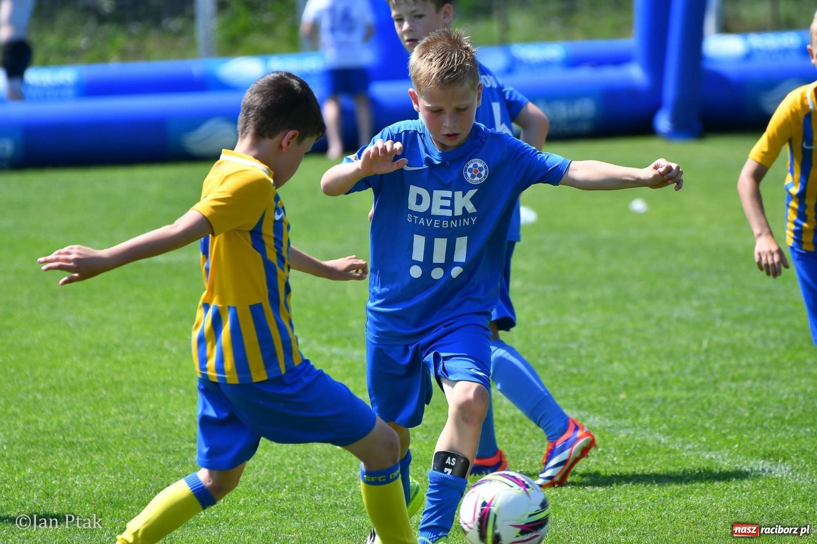 Zdjęcie w galerii na portalu naszraciborz.pl: Młody Widzew bezkonkurencyjny w Raciborzu. Zwyciężył w międzynarodowym V4Cup [FOTO] wiadomości z regionu