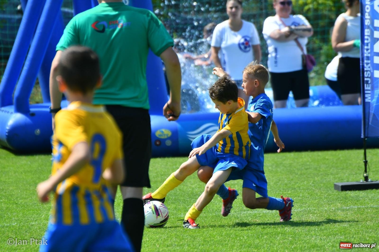 Zdjęcie w galerii na portalu naszraciborz.pl: Młody Widzew bezkonkurencyjny w Raciborzu. Zwyciężył w międzynarodowym V4Cup [FOTO] wiadomości z regionu