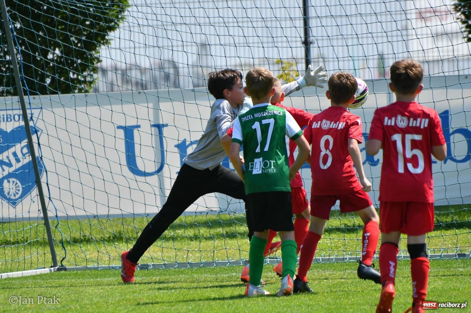 Zdjęcie w galerii na portalu naszraciborz.pl: Młody Widzew bezkonkurencyjny w Raciborzu. Zwyciężył w międzynarodowym V4Cup [FOTO] wiadomości z regionu